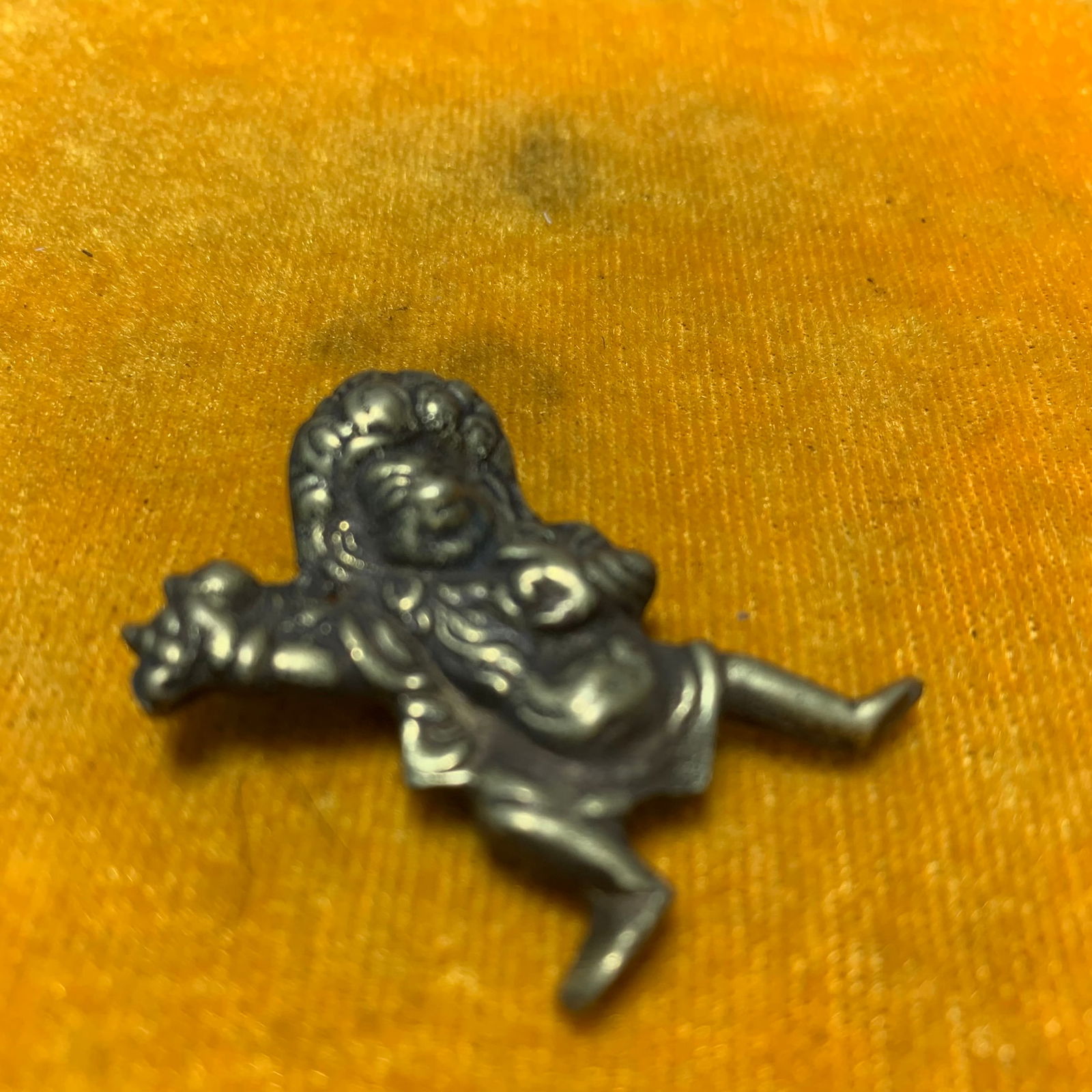 A SMALL BRONZE TIBETAN PENDANT - 5