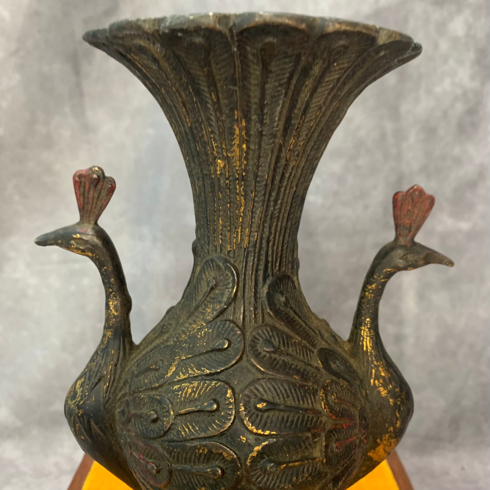 A FINE DOUBLE PHOENIX PATTERN BRONZE VASE - 2
