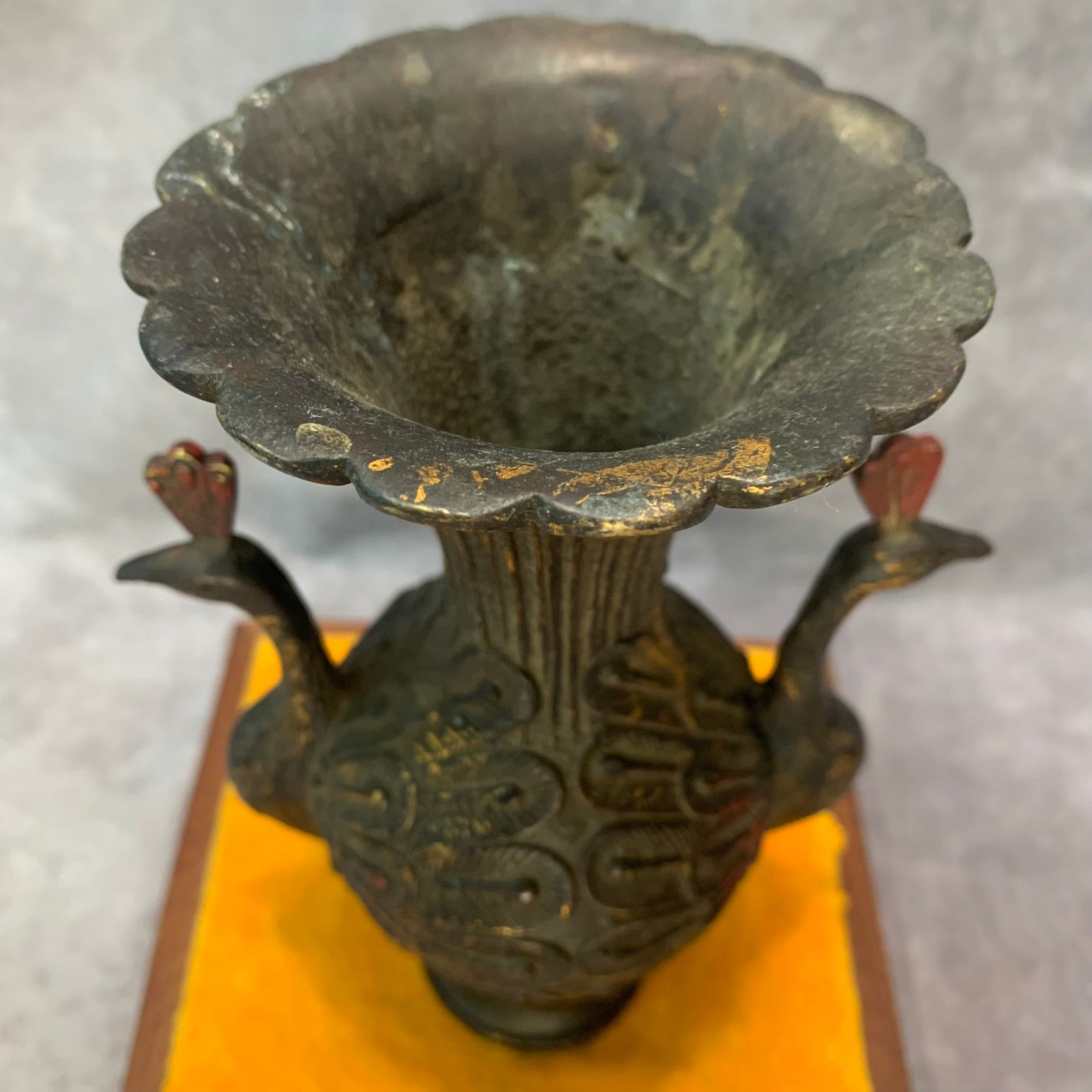 A FINE DOUBLE PHOENIX PATTERN BRONZE VASE - 6