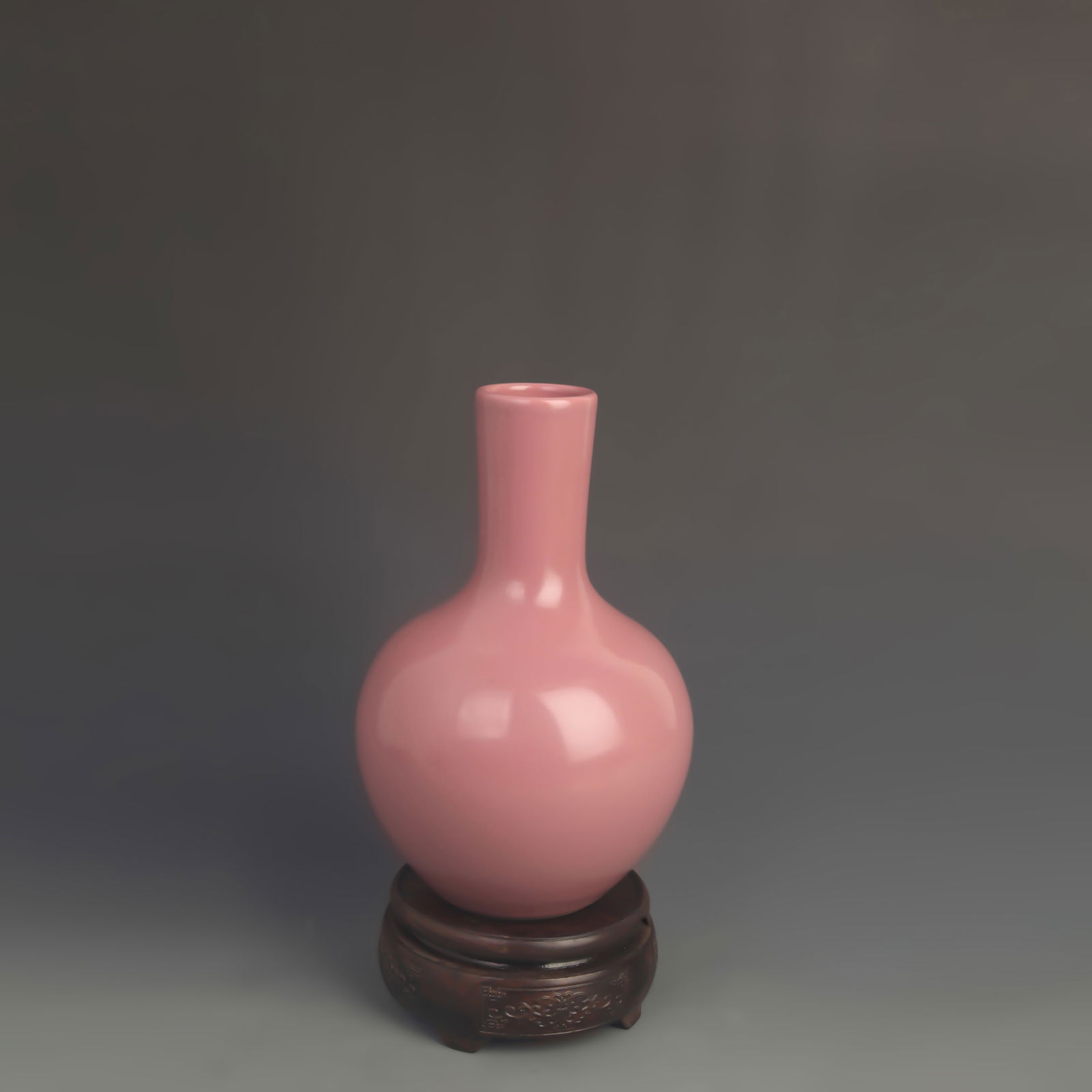 ROUGE-RED GLAZED PORCELAIN TIANQIUPING (GLOBULAR) VASE: Qing Dynasty Yong Zheng Period; High: 8.80 inch; Diameter: 5.00 inch