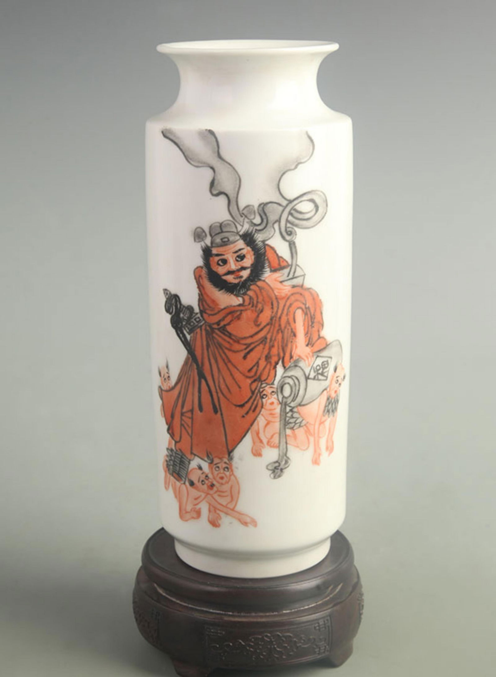 FAMILLE ROSE ZHONG KUI (DEMON QUELLER) PAINTED PORCELAIN VASE: Qing Dynasty Qian Long Period; High: 10.1 inch; Width: 3.50 inch