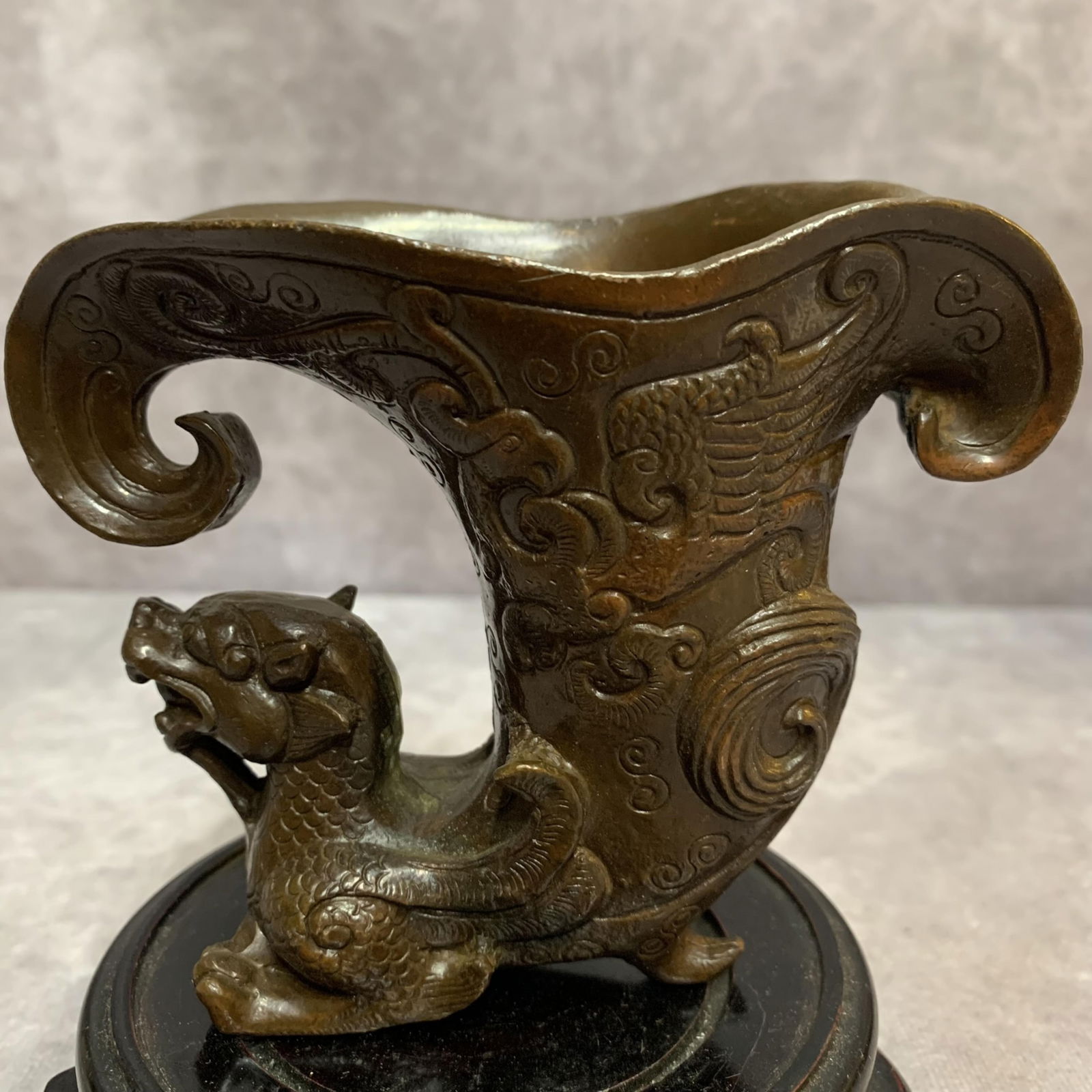 A FINE BRONZE WINE CUP IN DRAGON PATTERN - 2