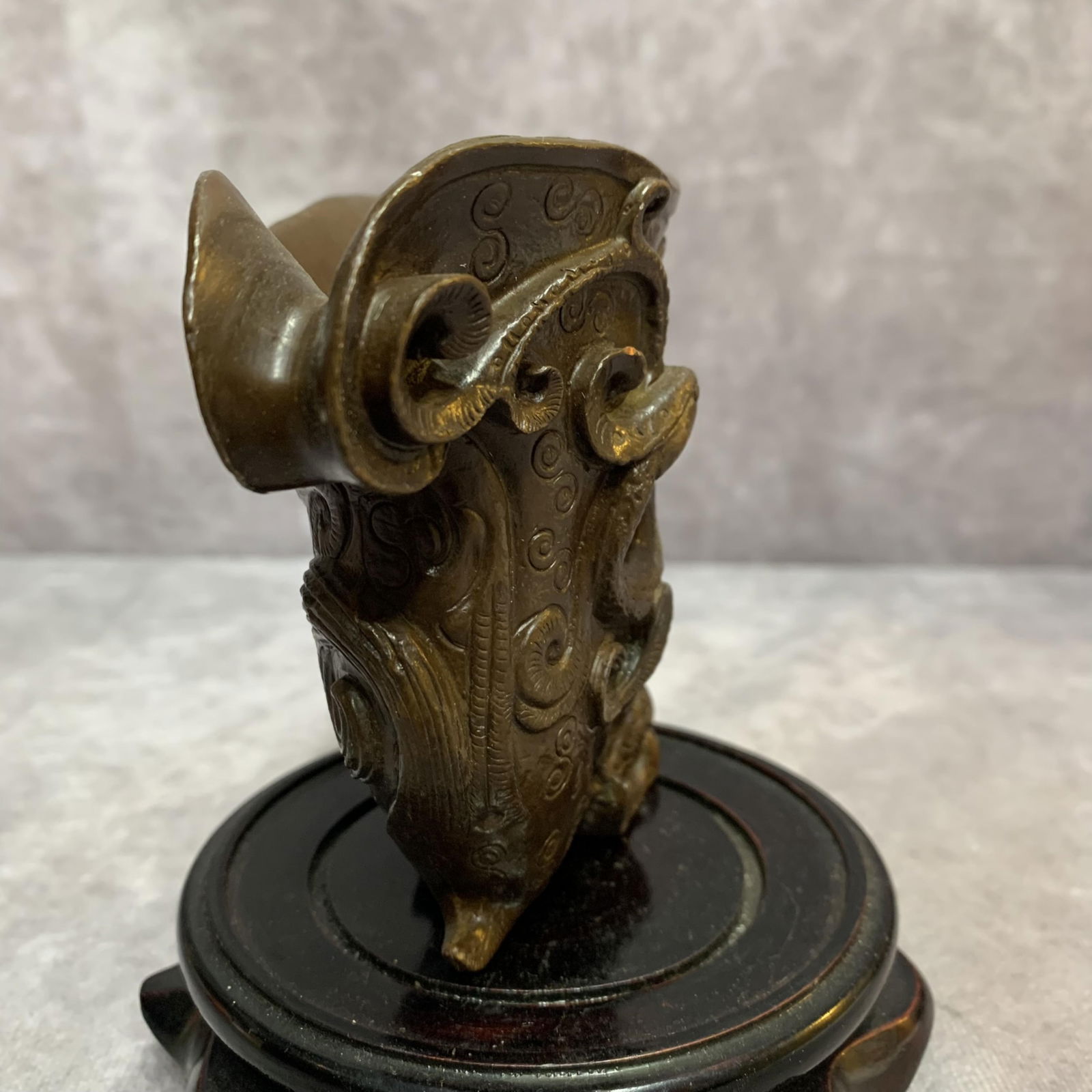 A FINE BRONZE WINE CUP IN DRAGON PATTERN - 5