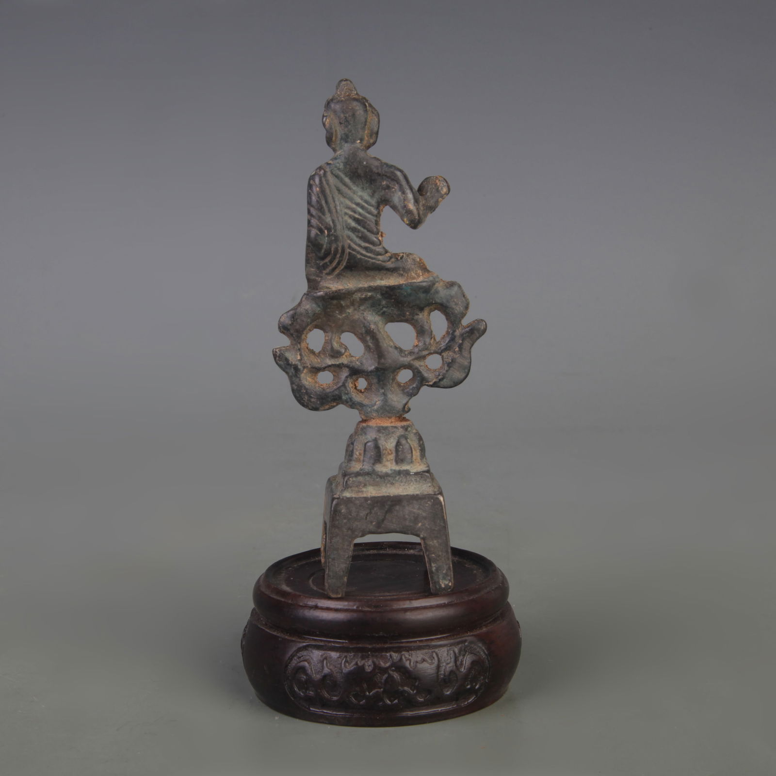 A SMALL TIBETAN BUDDHIST STATUE - 4