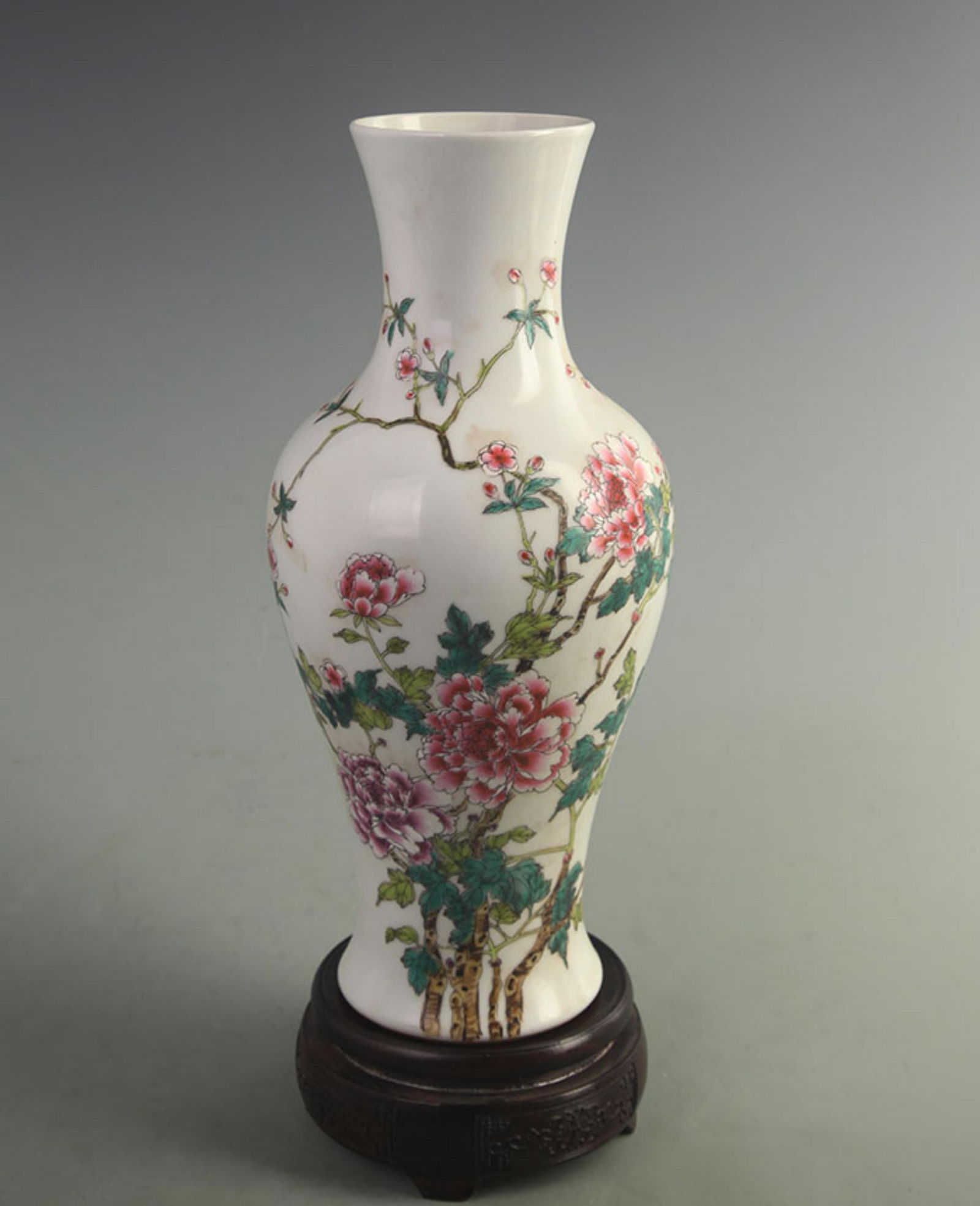 FAMILLE ROSE PEONY FLOWER GUANYIN STYLE PORCELAIN VASE: Qing Dynasty Yong Zheng Period; High: 11.8 inch; Width: 5.00 inch