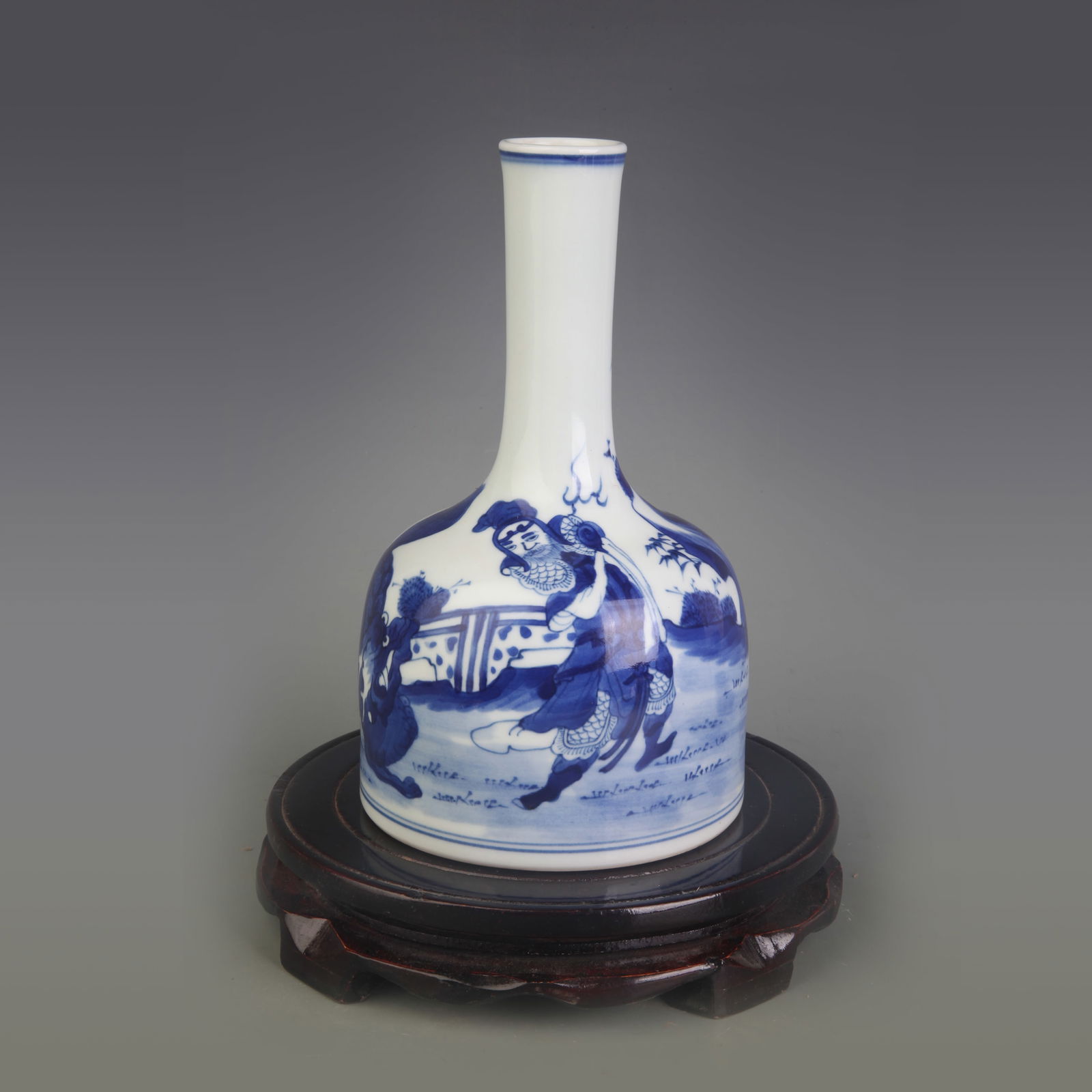BLUE-AND-WHITE FIGURES PATTERN BELL SHAPED PORCELAIN VASE: Qing Dynasty; Diameter: 4.5 inch; High: 7.6 inch