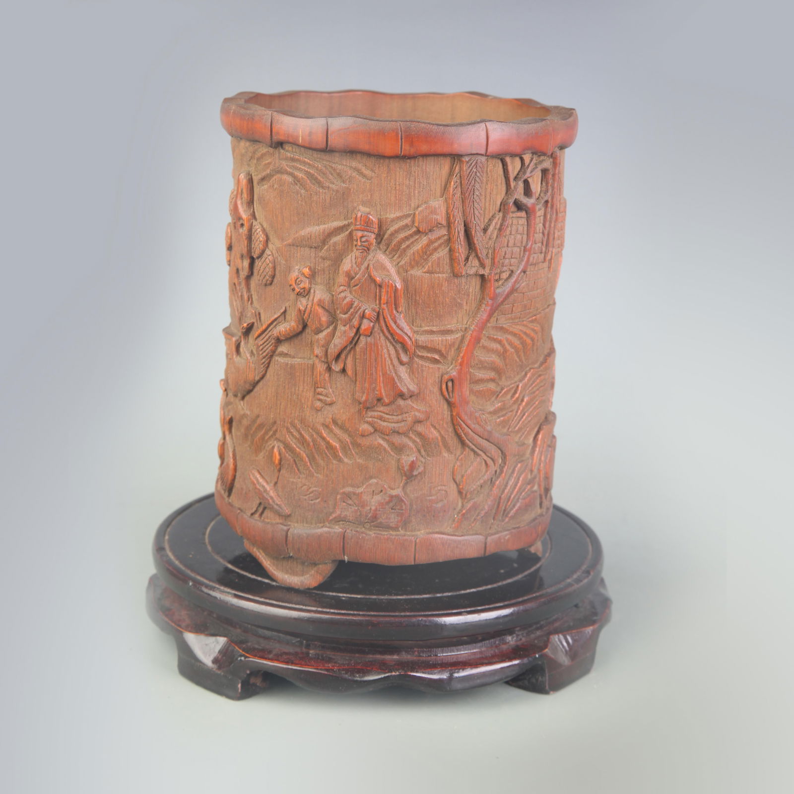 A FINE BAMBOO CARVED BRUSH POT: Republic Period; Diameter: 4.8 inch; High:6.5 inch