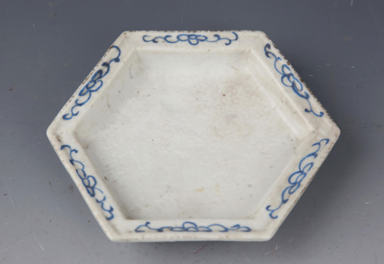 SMALL BLUE AND WHITE SIX SIDE PORCELAIN PLATE: Qing Dynasty, High: 0.8 inch; Diameter: 4.6 inch;