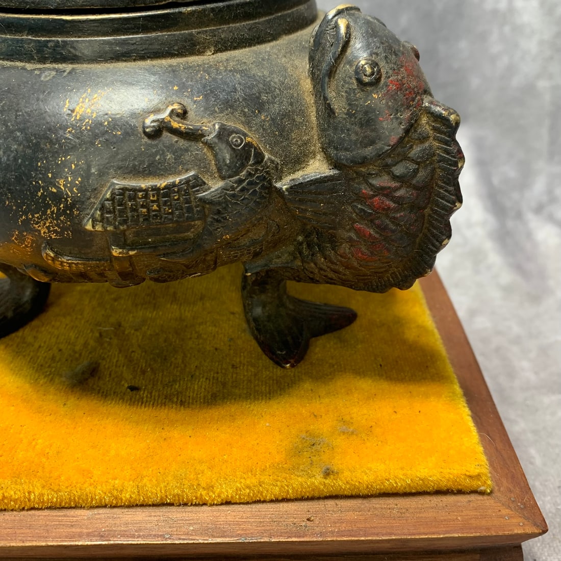 GILT BRONZE SEA WAVE PATTERN INCENSE BURNER - 2