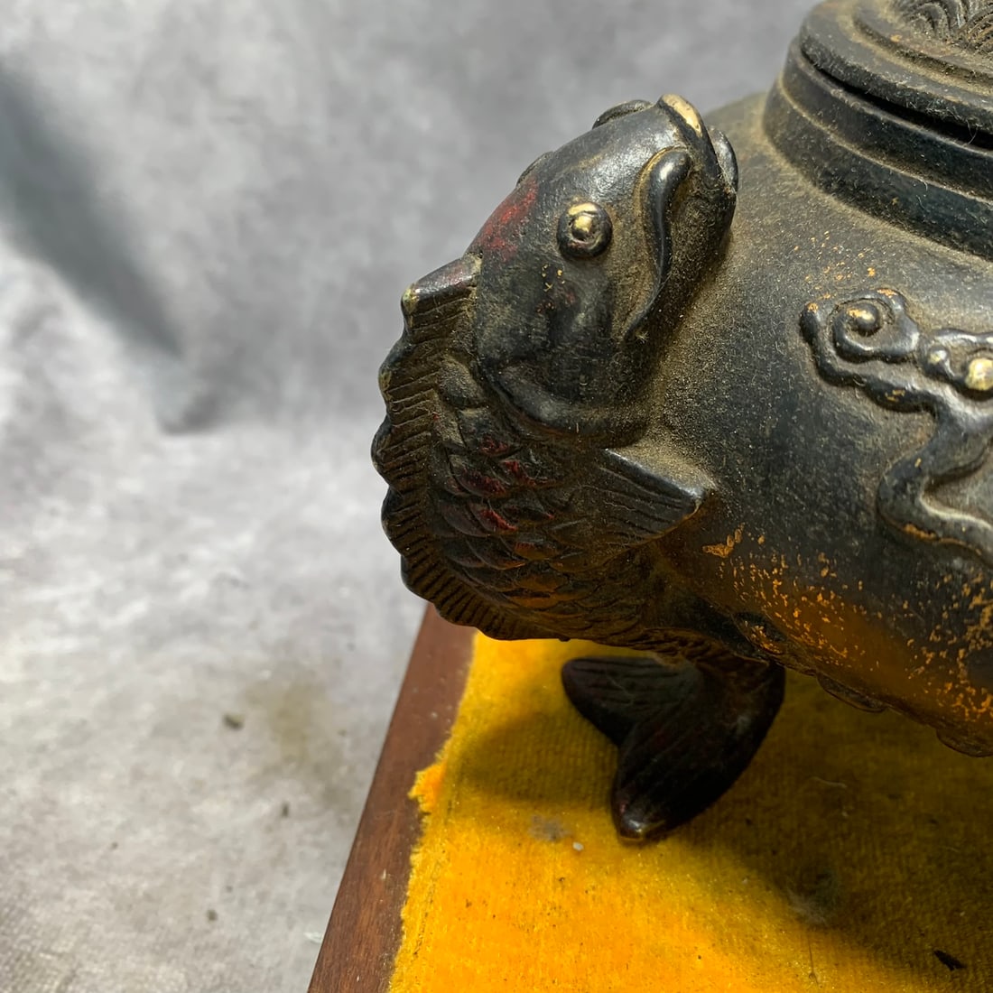 GILT BRONZE SEA WAVE PATTERN INCENSE BURNER - 3