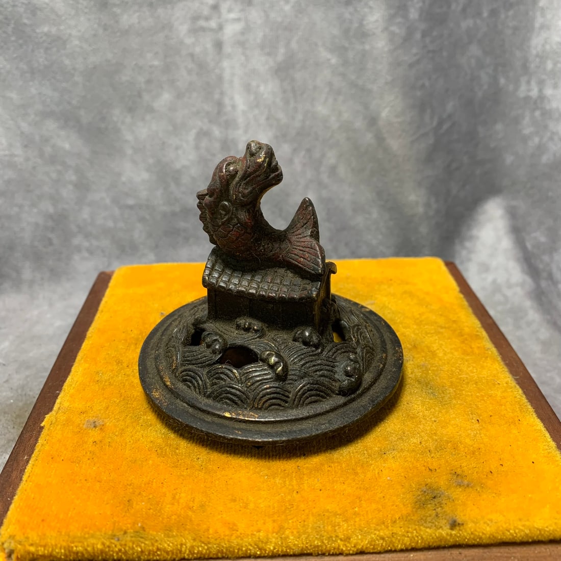 GILT BRONZE SEA WAVE PATTERN INCENSE BURNER - 5