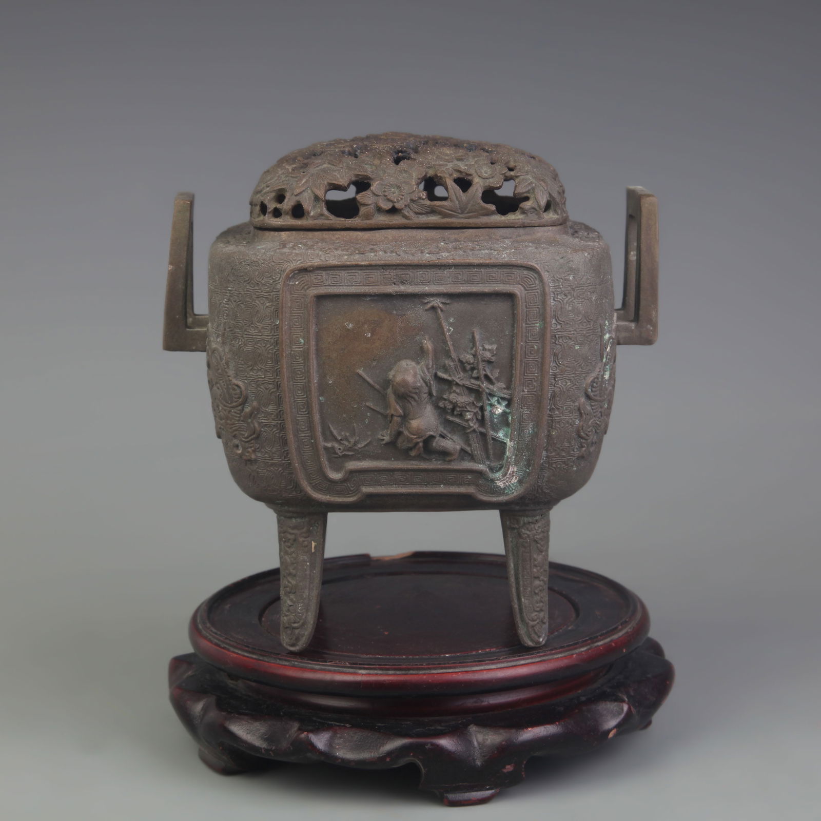 BRONZE CENSER WITH OPENWORK MEDALLION AND UPRIGHT FOUR FEET: Qing Dynasty; Long: 6.5 inch; Width: 5.5 inch; High: 6.2 inch