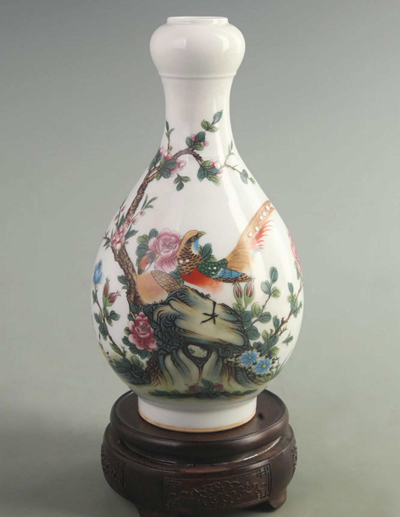 FAMILLE ROSE BIRD-AND-FLOWER GARLIC-HEAD VASE: Qing Dynasty Qian Long Period; High: 9.50 inch; Width: 4.50 inch;