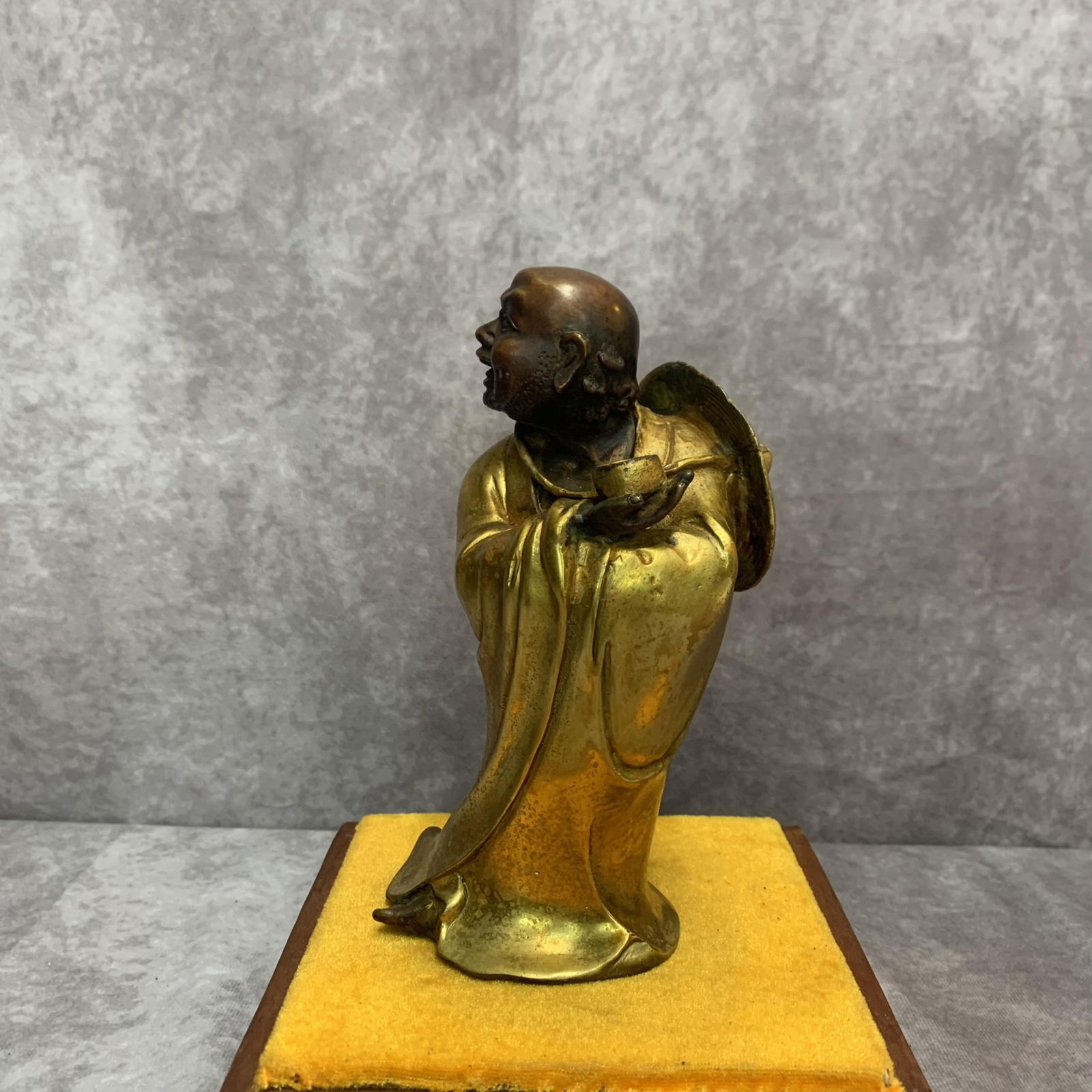 A FINE BRONZE LU HAN STATUE - 6