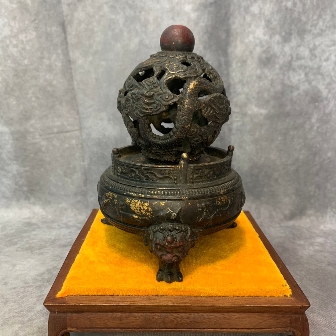A FINELY CARVED HOLLOW MADE BRONZE CENSER: Qing Dynasty, High: 6.6 inch; Width: 4.7 inch