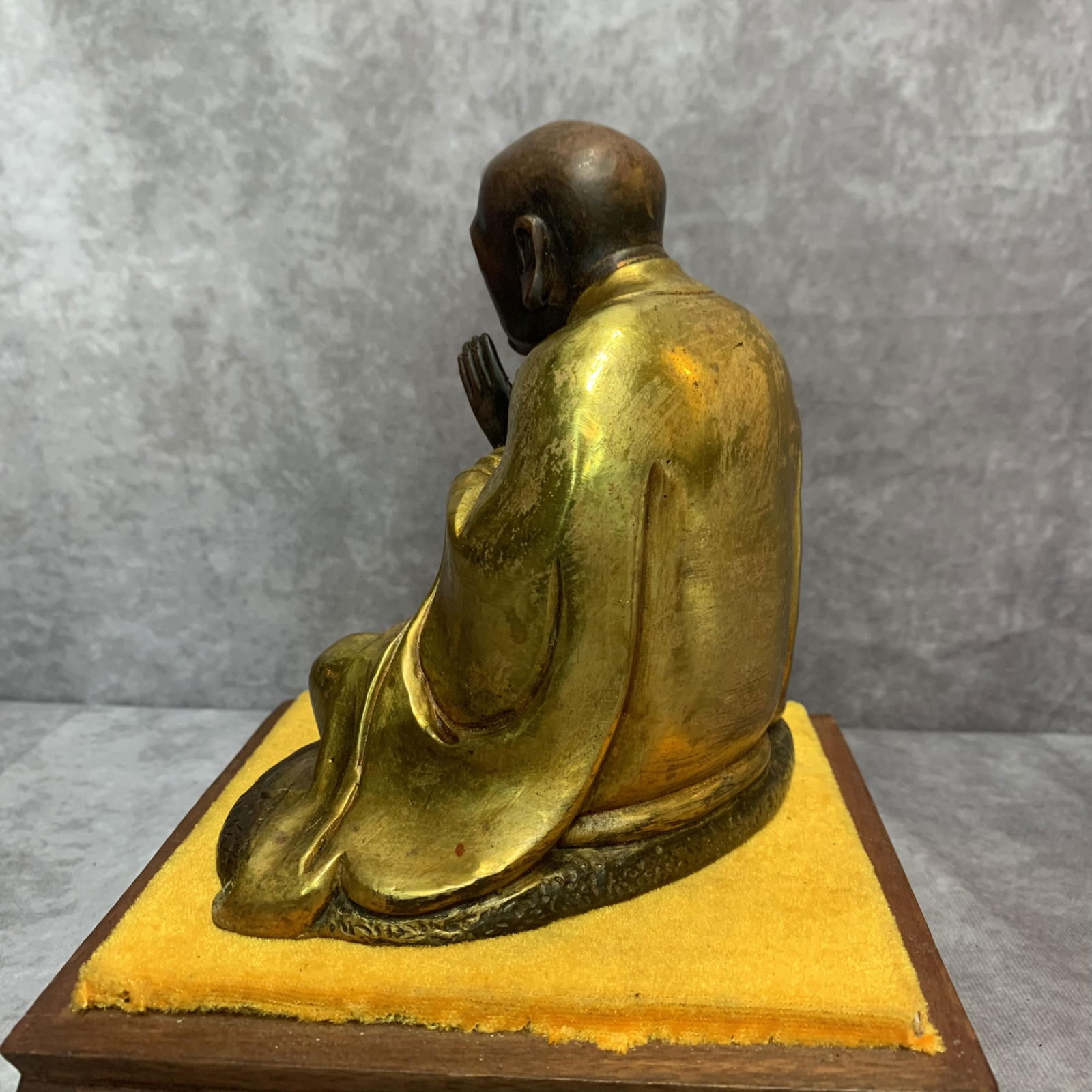 A FINE BRONZE LU HAN STATUE - 3