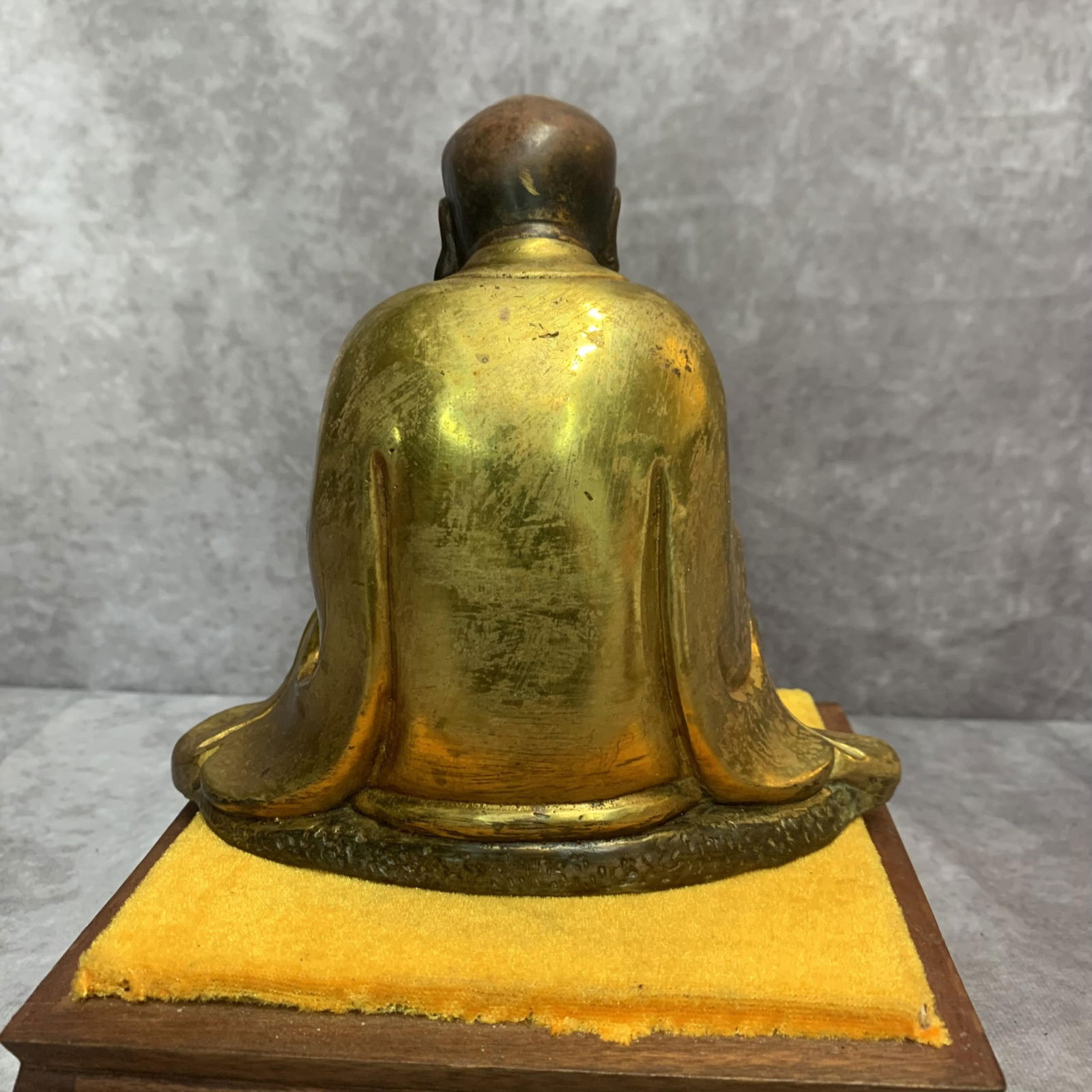 A FINE BRONZE LU HAN STATUE - 4