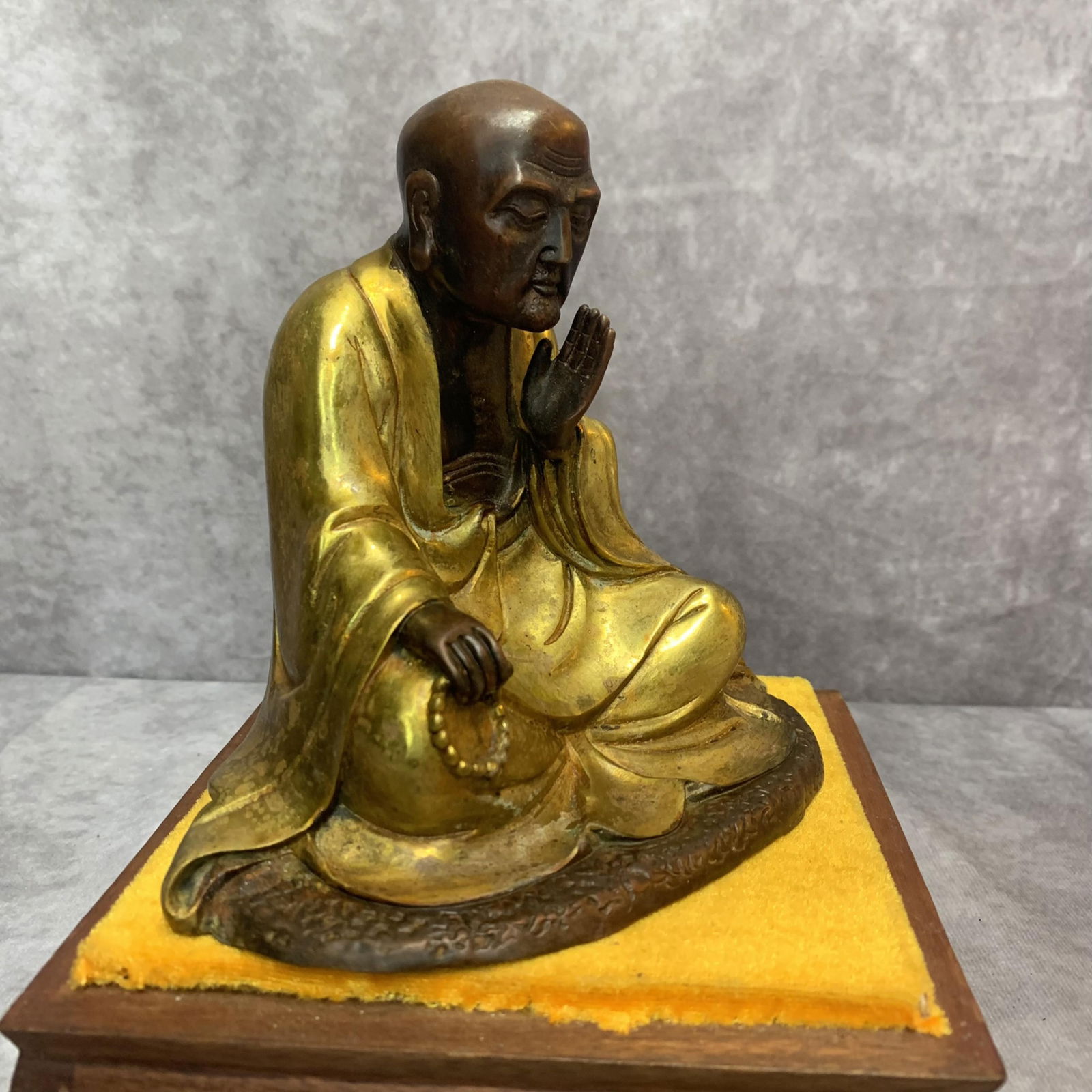 A FINE BRONZE LU HAN STATUE - 6