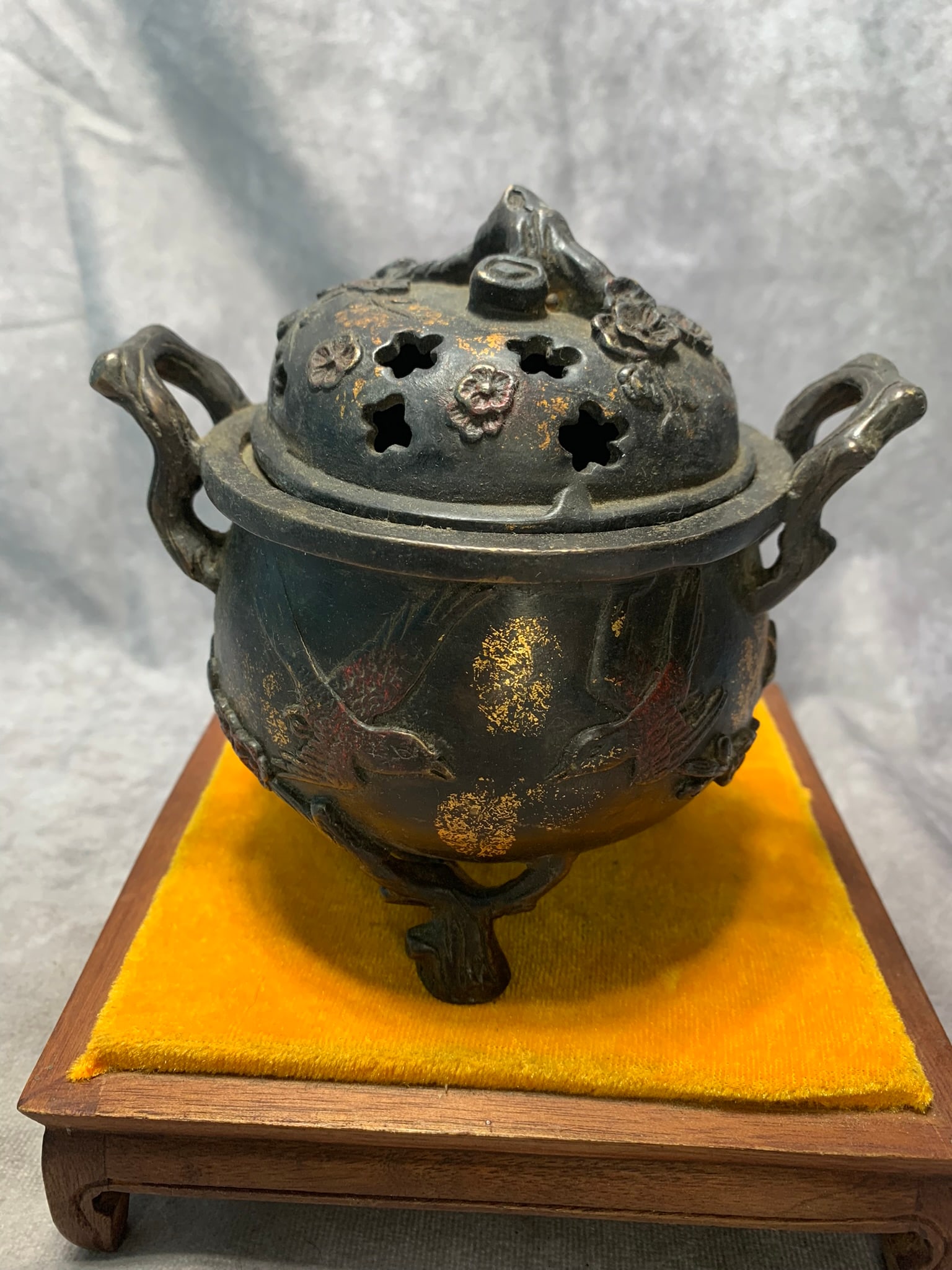 A FINE RUI SHOU STYLE BRONZE INCENSE CENSER: Modern; High: 6.0 inch; Width: 5.2 inch; Long: 2.8 inch