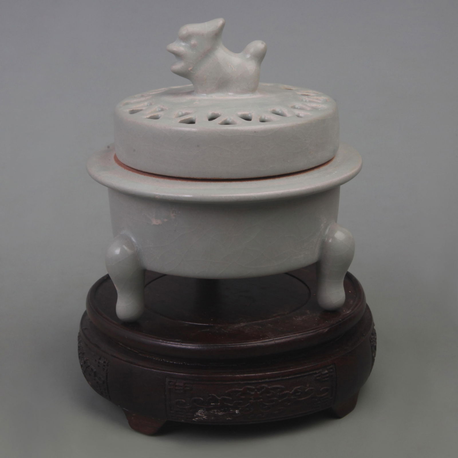 A BLUE GROUND THREE-LEGGED PORCELAIN INCENSE BURNER: Qing Dynasty; Diameter: 4.8 inch; High: 5.0 inch;