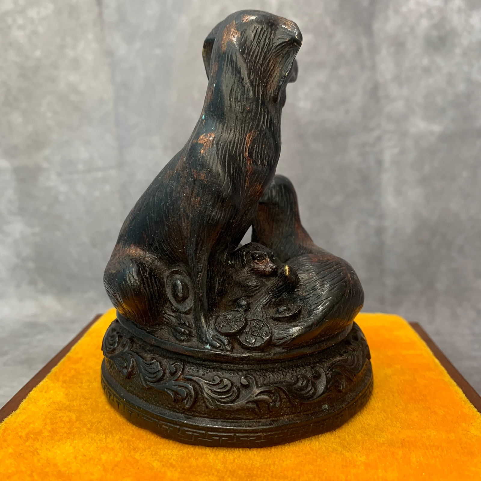 A FINE TWO DOG BRONZE FIGURE - 3