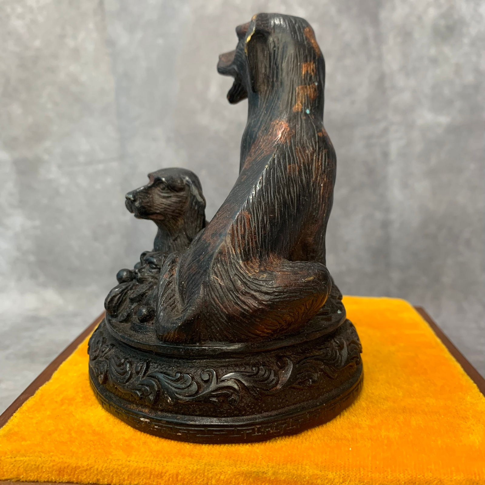 A FINE TWO DOG BRONZE FIGURE - 4