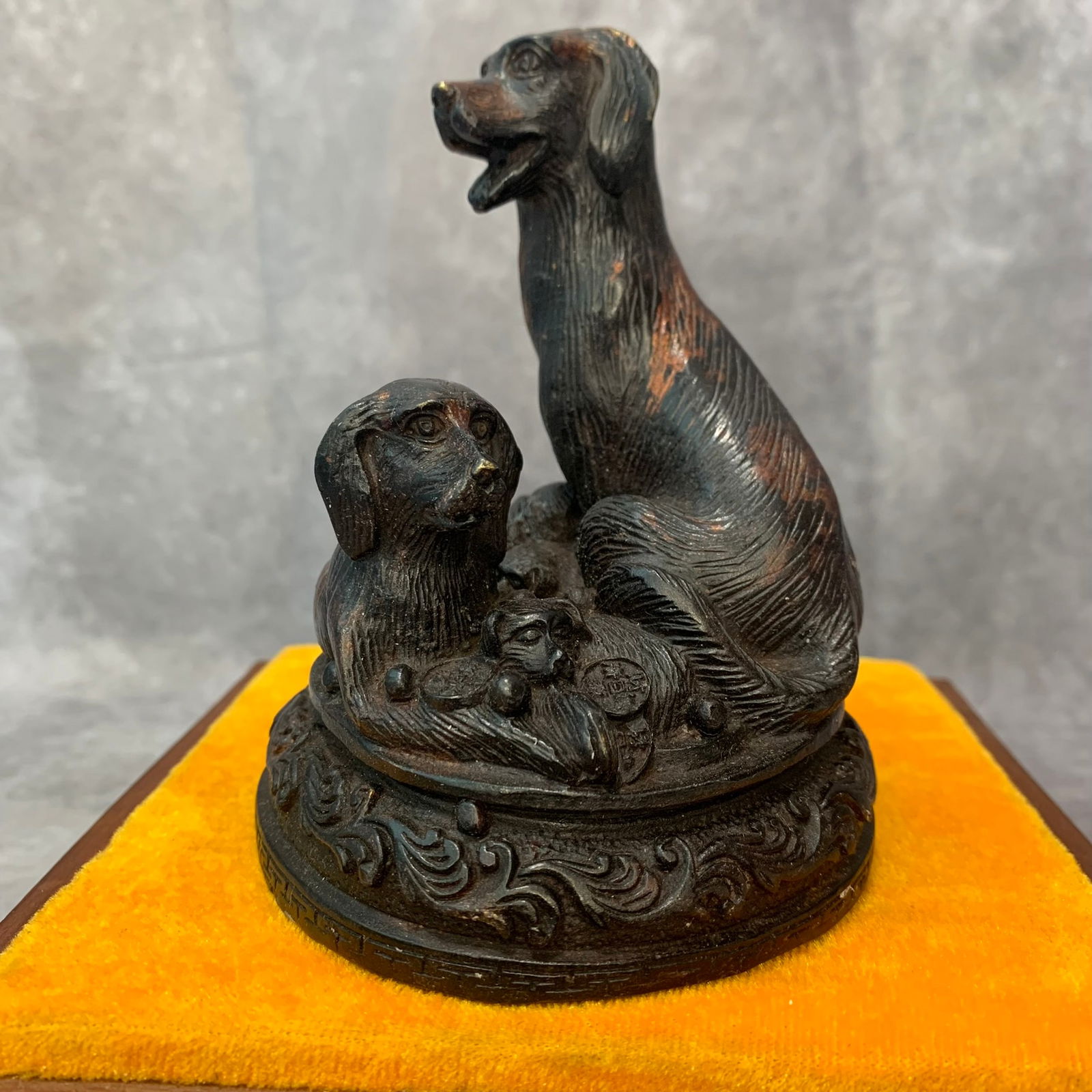 A FINE TWO DOG BRONZE FIGURE - 5