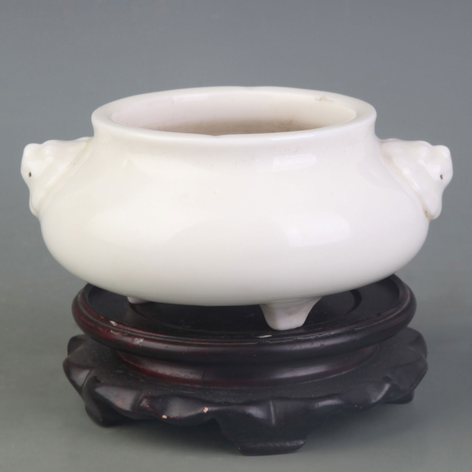 DEHUA PORCELAIN THREE FOOTED CENSER WITH ANIMAL EARS: Qing Dynasty; Diameter:4.0 inch; High: 2.7 inch;