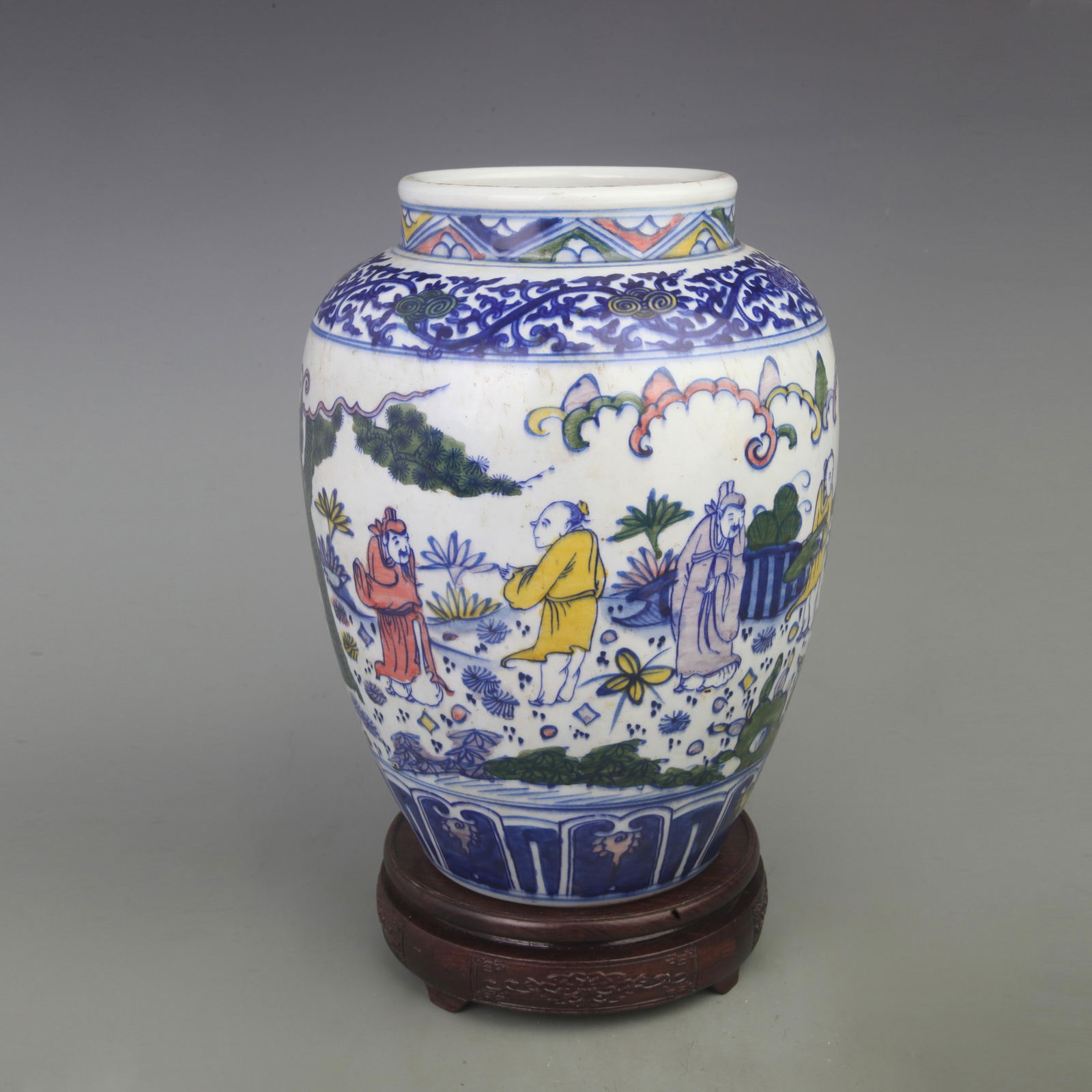FAMILLE VERTE COLOR CHARACTER PATTERN PORCELAIN JAR: Ming Dynasty Xuan De Period, Diameter: 8.3 inch; High: 11.2 inch;