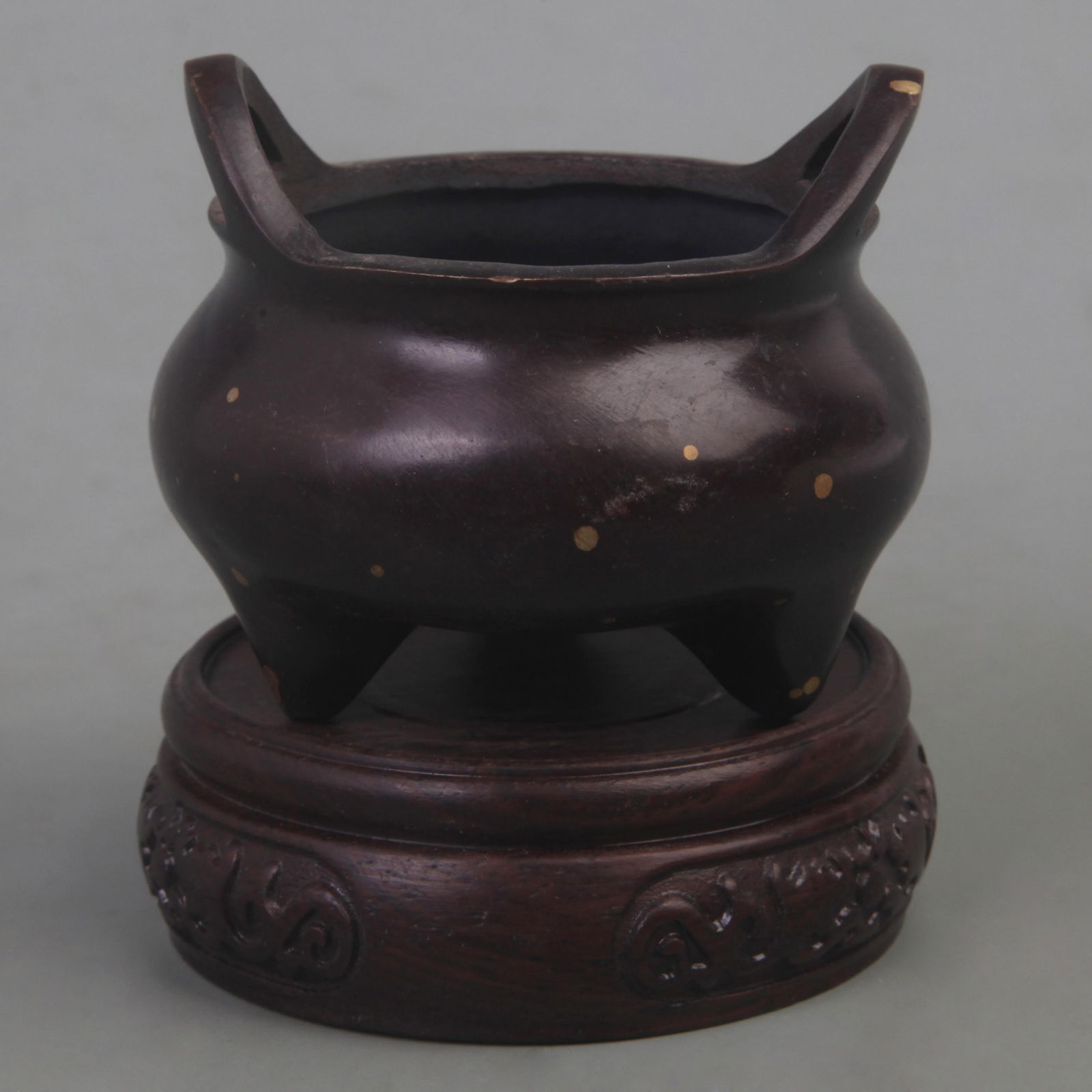 XUAN DE STYLE BRONZE TRIPOD INCENSE BURNER WITH BRIDGE-SHAPED EARS, THREE FEET, AND GOLD ACCENTS: Ming Dynasty Style; Diameter: 3 inch; High: 2.2 inch;
