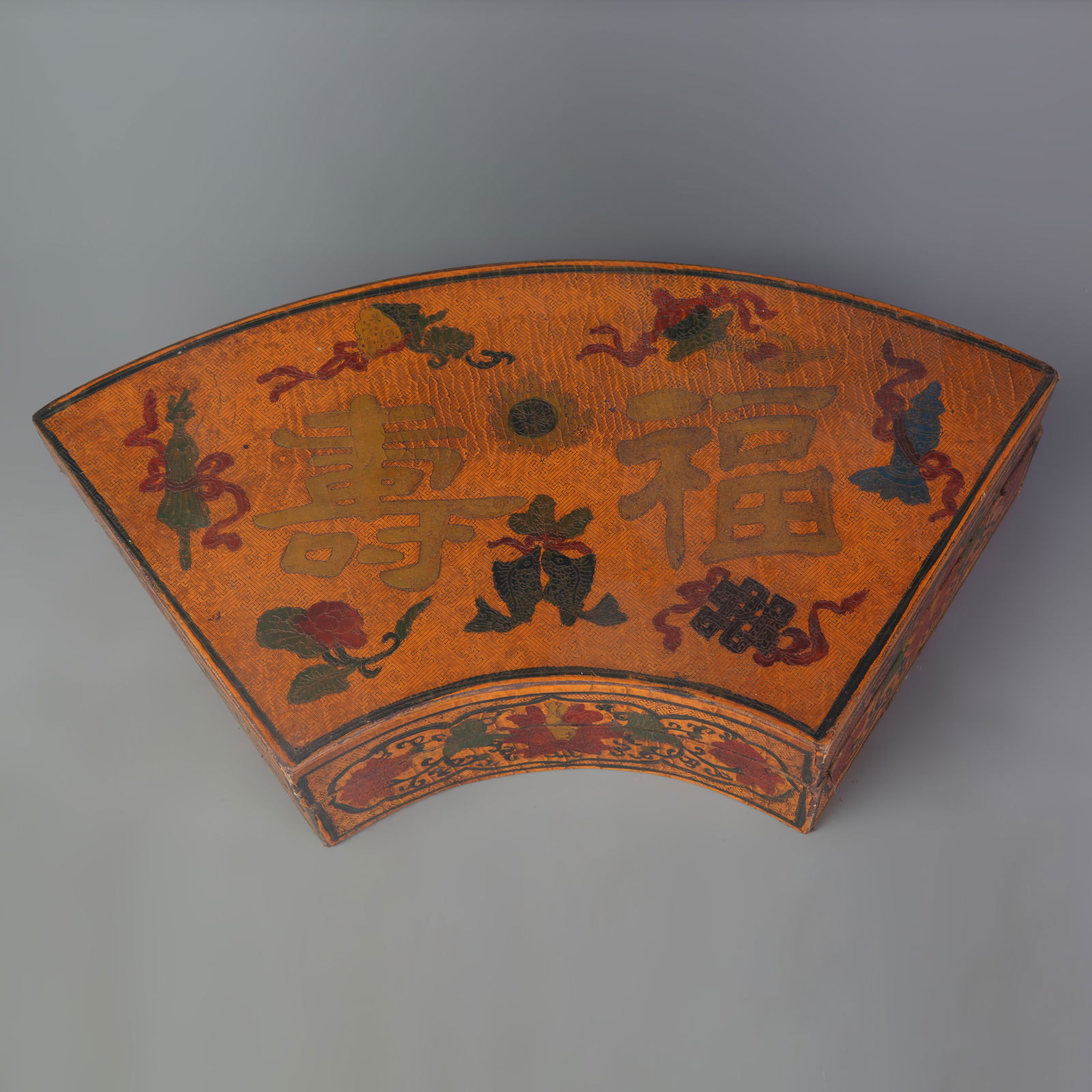 LACQUER FAN-SHAPED BOX WITH GILDED LONGEVITY AND BLESSING DESIGN: Qing Dynasty; Long: 12.3 inch; Width: 5.9 inch; High: 2.8 inch;