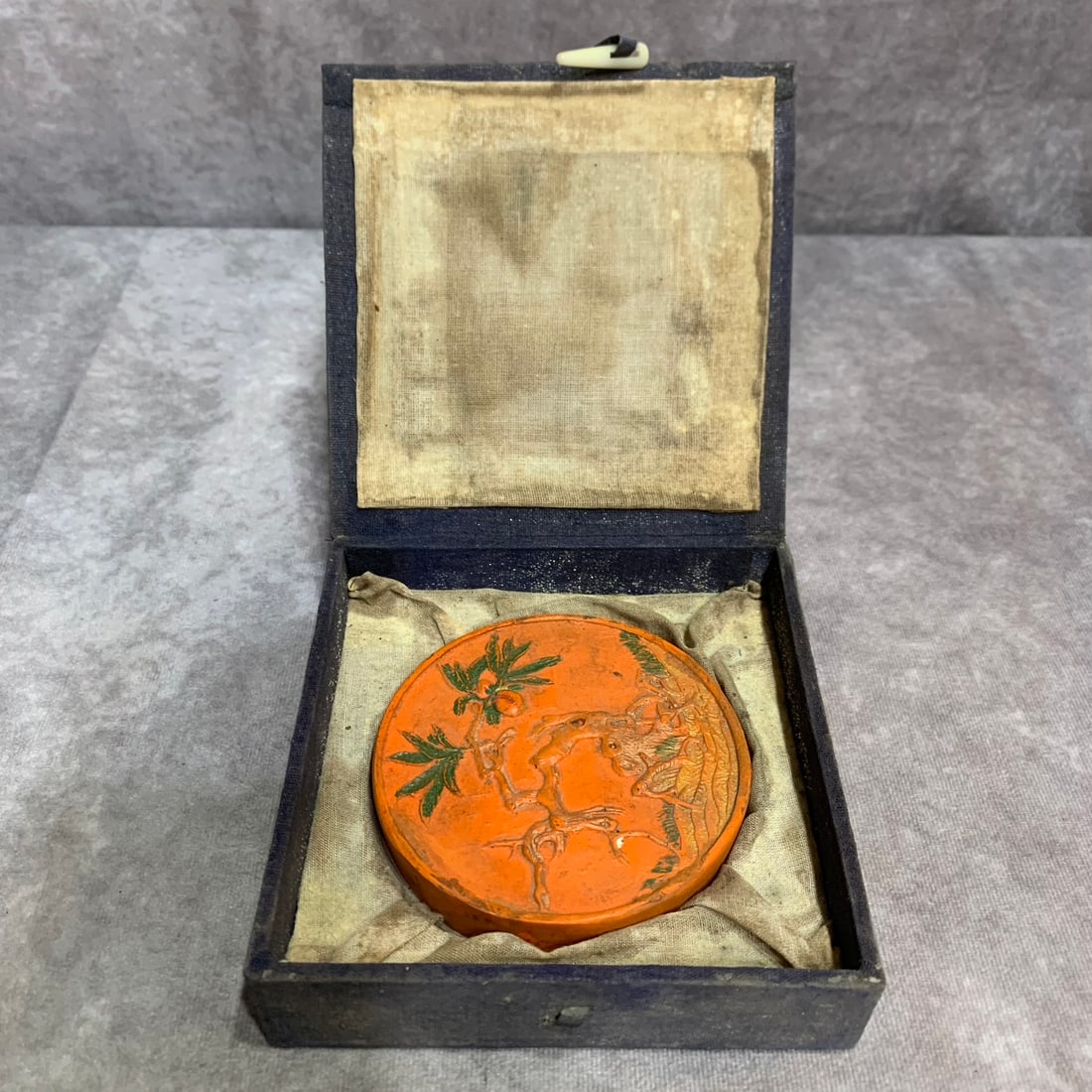 A FINELY CARVED CINNABAR INK WITH BOX: Republic Period, High: 0.7 inch; Diameter: 3.7 inch;