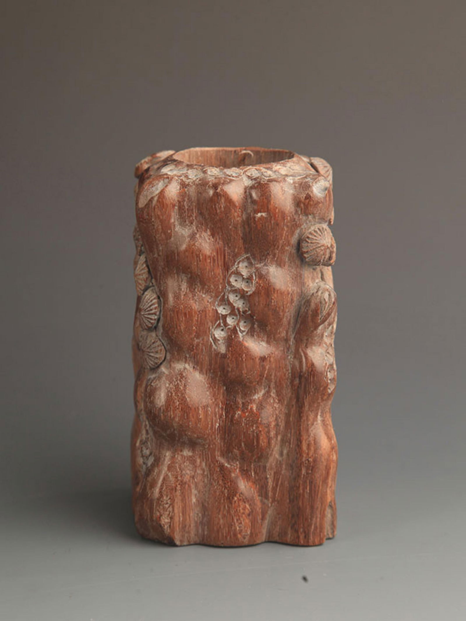 LONGAN WOOD PINE TREES PATTERN CARVED PEN HOLDER: Republic Period; High: 4.75 inch Width: 2.25 inch