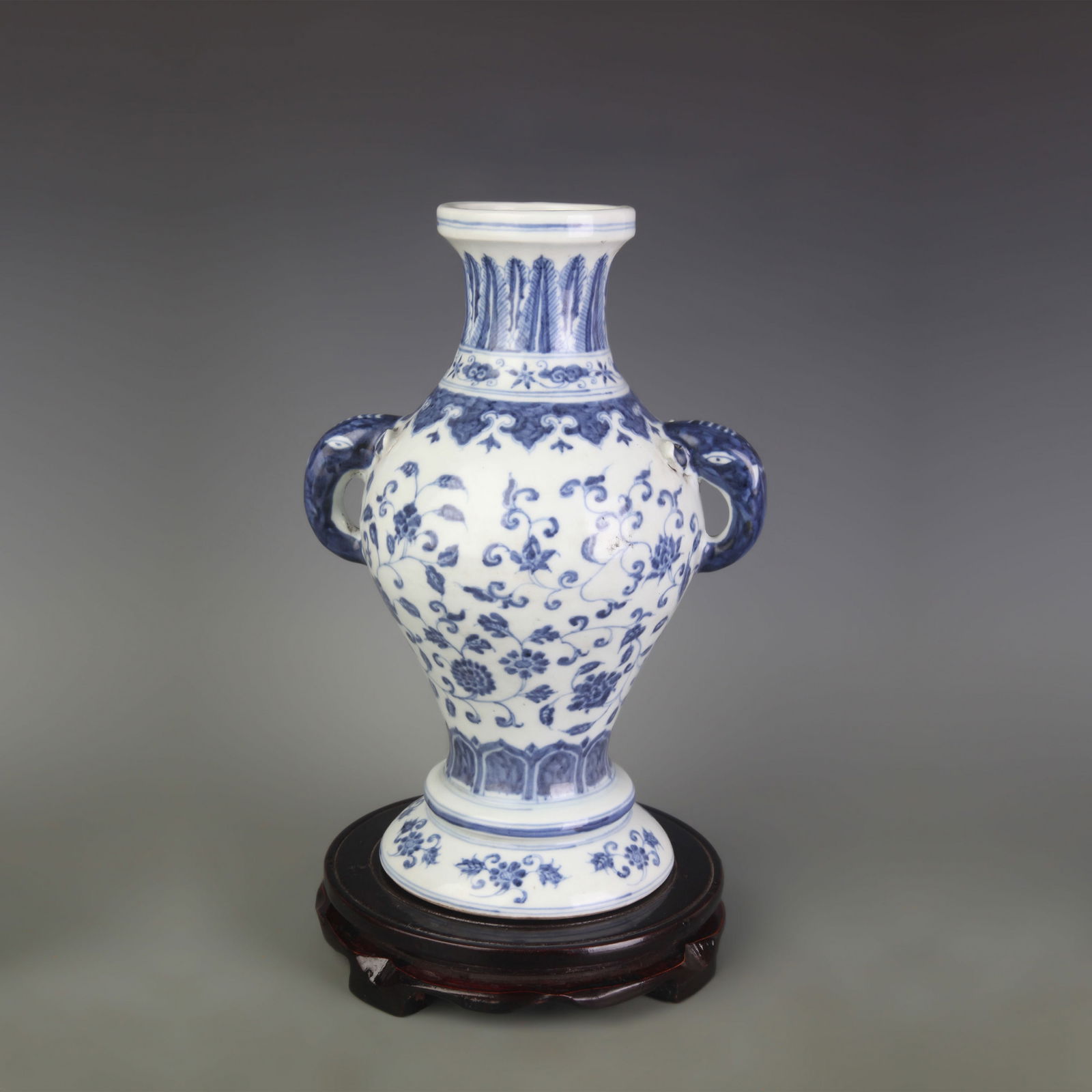 BLUE AND WHITE FLORAL PATTERN ELEPHANT-EAR STYLE PORCELAIN VASE: Ming Dynasty Style Xuan De Period: Diameter: 5.0 inch; High: 10.8 inch