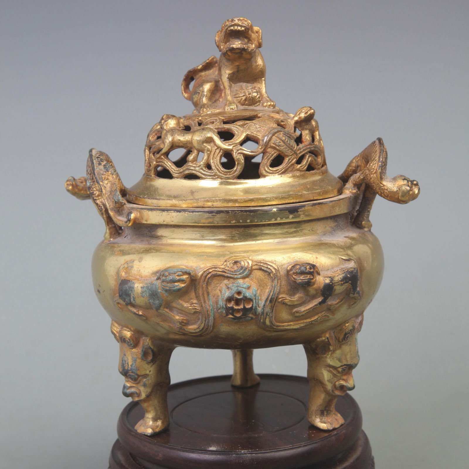 GILT BRONZE DRAGON PATTERN BEAST KNOB THREE FOOTED INCENSE BURNER: Qing Dynasty, D:5.5 inch; High: 7.5 inch;
