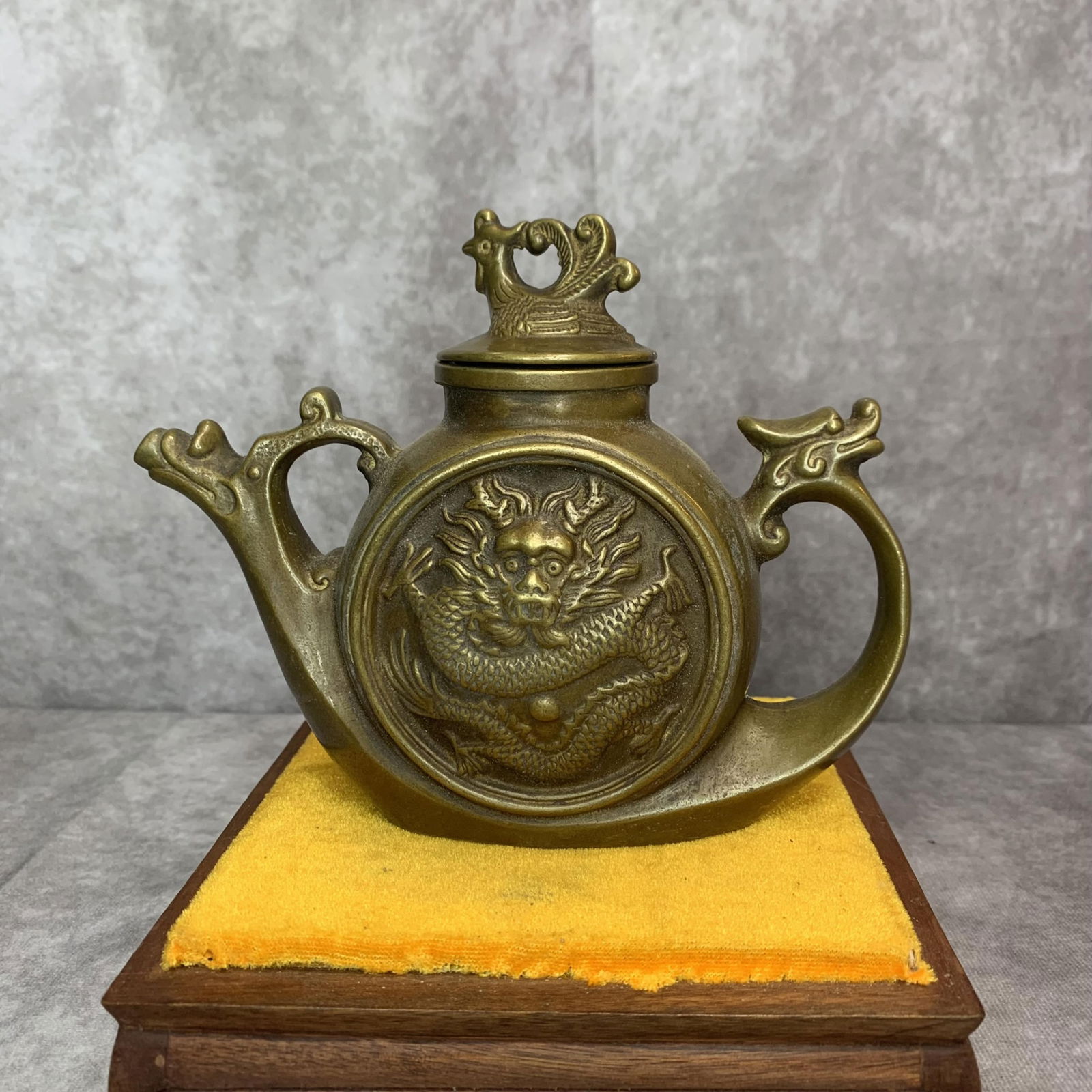 A FINE DRAGON PATTERN BRONZE WATER EWER: 20th Century; Modern; High: 5.3 inch; Width: 6.7 inch; Long: 2.7 inch