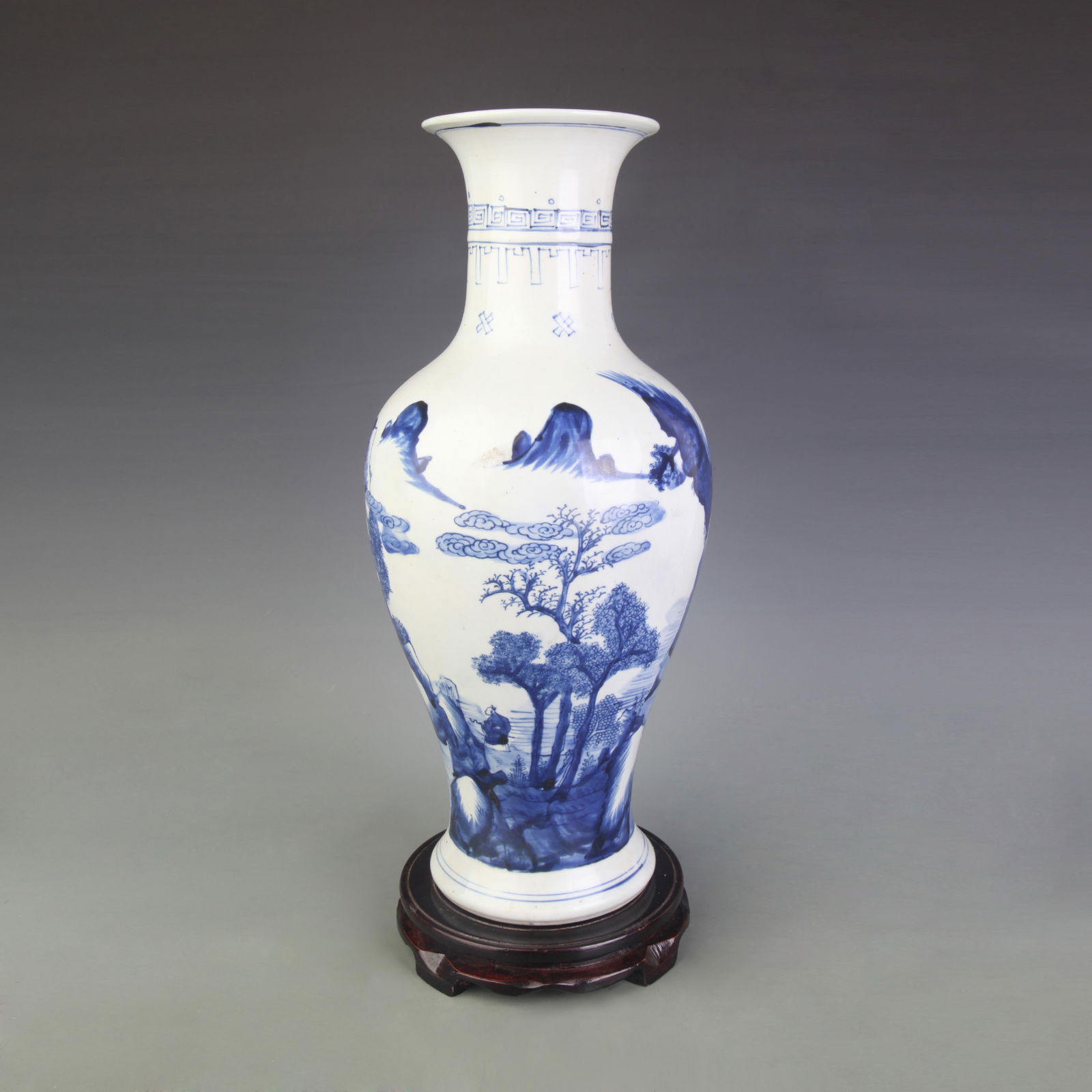 BLUE AND WHITE LANDSCAPE PATTERN PORCELAIN APPRECIATION VASE: Qing Dynasty Qian Long Period Diameter:Diameter: 5.1 inch; High: 17.1 inch
