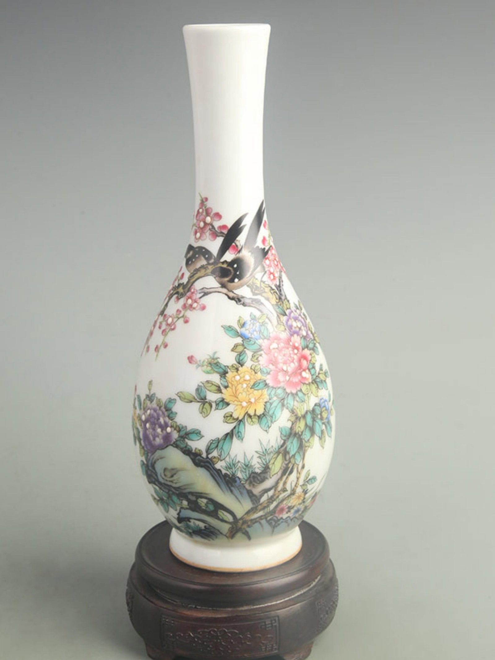 FAMILLE-ROSE SPRINGTIME GARDEN PORCELAIN VASE: Qing Dynasty Qian Long Period; High: 11.5 inch; Width: 4.50 inch