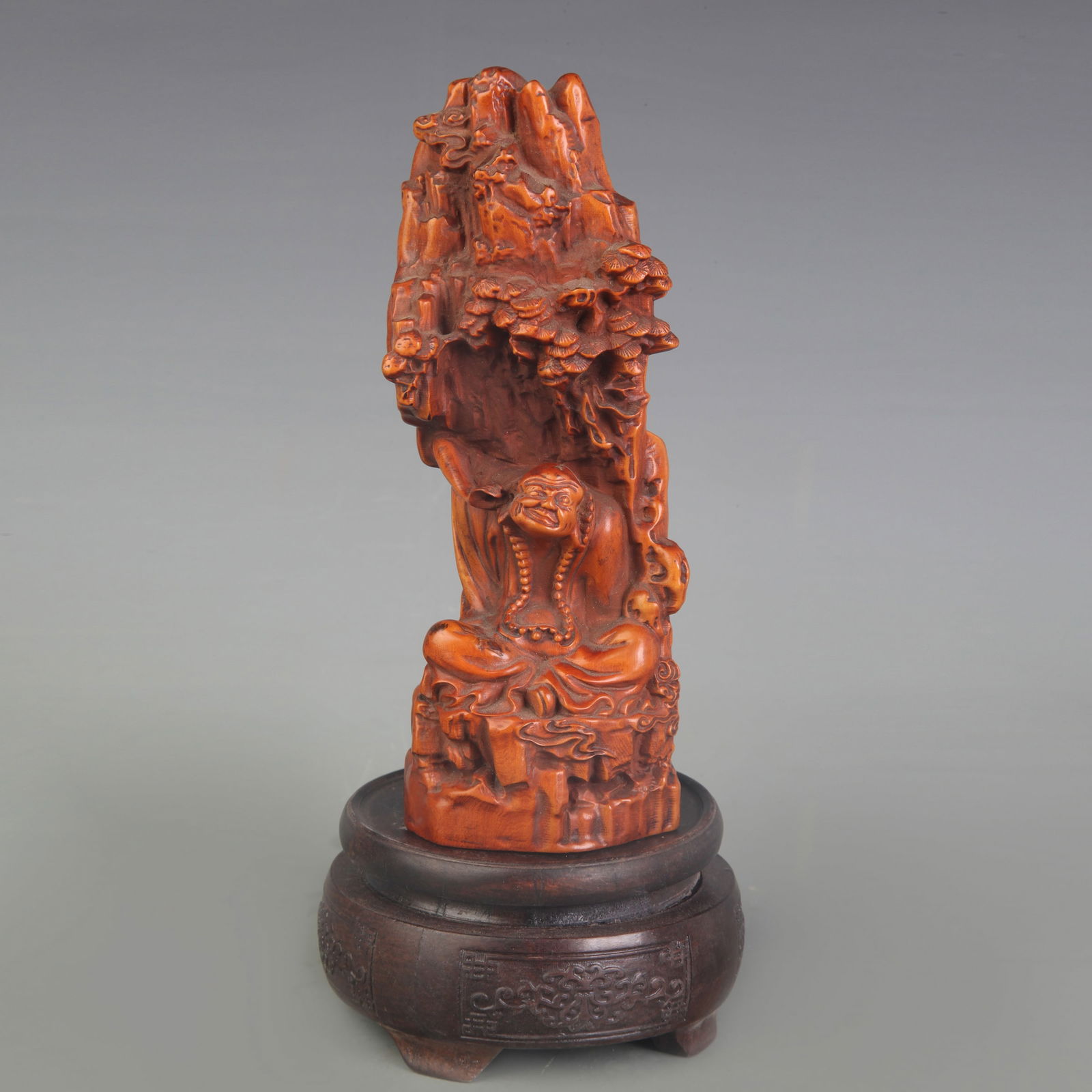 A FINE BOXWOOD CARVING ARHAT FIGURE DECORATIVE PIECE: Qing Dynasty; High: 6.6 inch