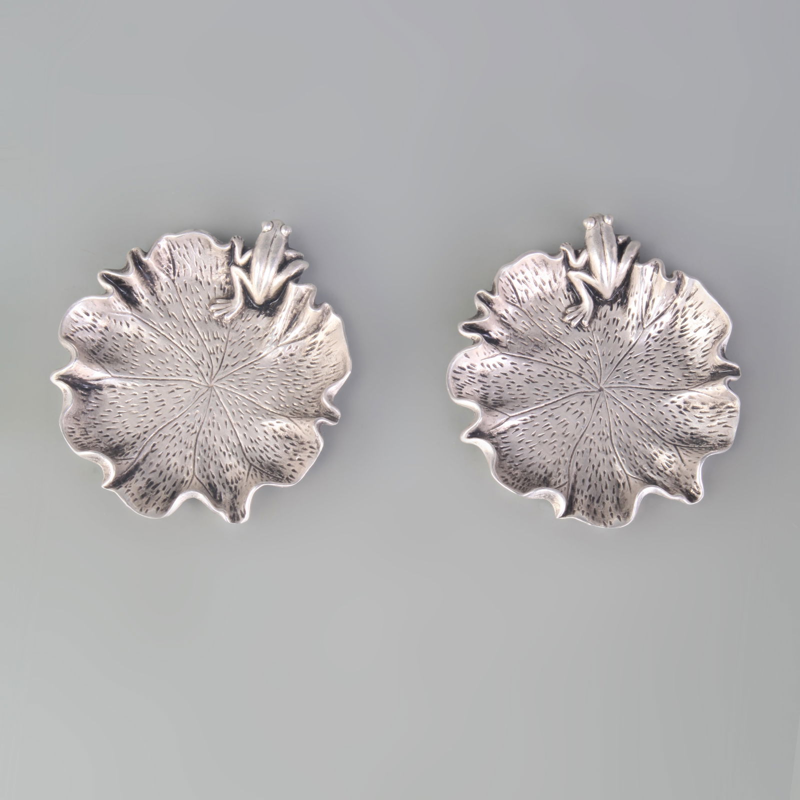PAIR OF SMALL SILVER-INLAID DISHES: Republic China Period; Long: 4.0 inch