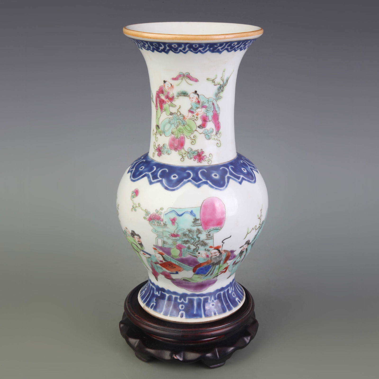 FAMILLE ROSE FIGURE PATTERN FLOWER PORCELAIN VASE: Qing Dynasty Tong Zhi Period, Diameter: 4.6 inch; High: 9.9 inch