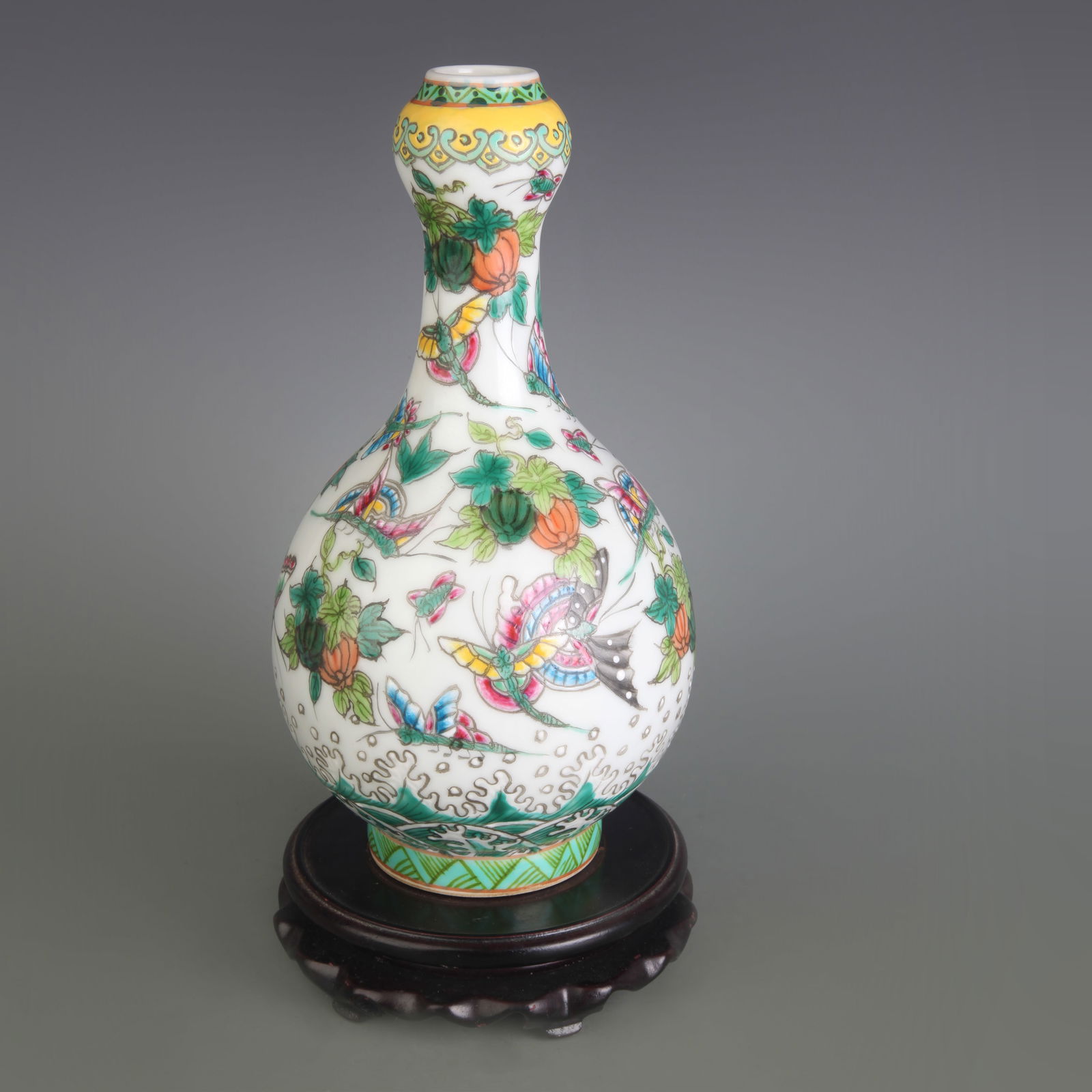 FAMILLE ROSE BIRD-AND-FLOWER GARLIC-HEAD STYLE PORCELAIN VASE (1 of 5)