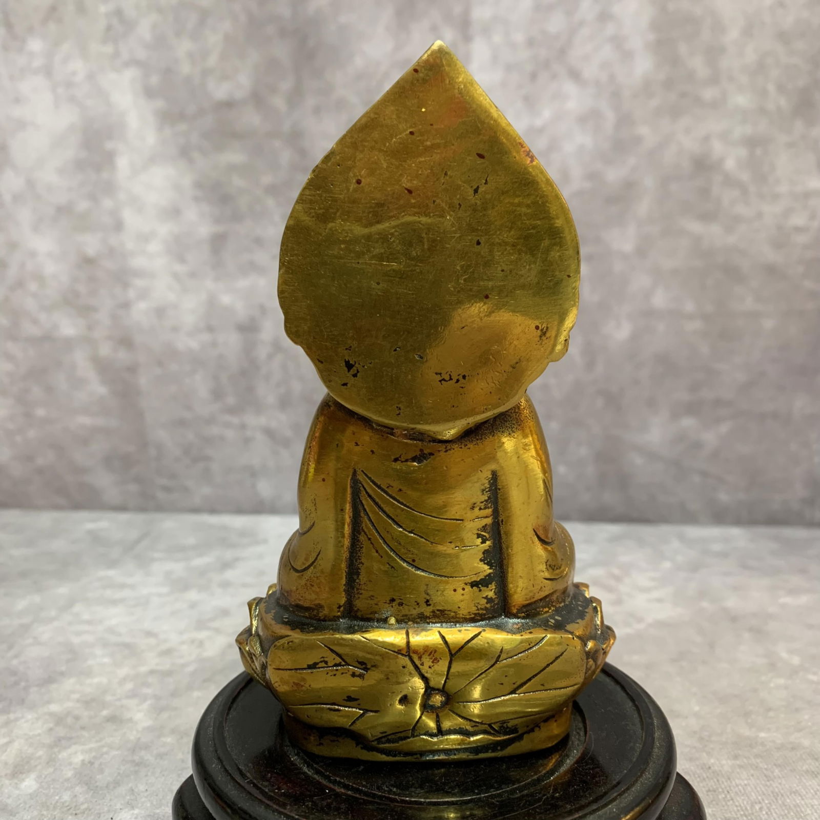 A SMALL BRONZE TATHAGATA STATUE - 6