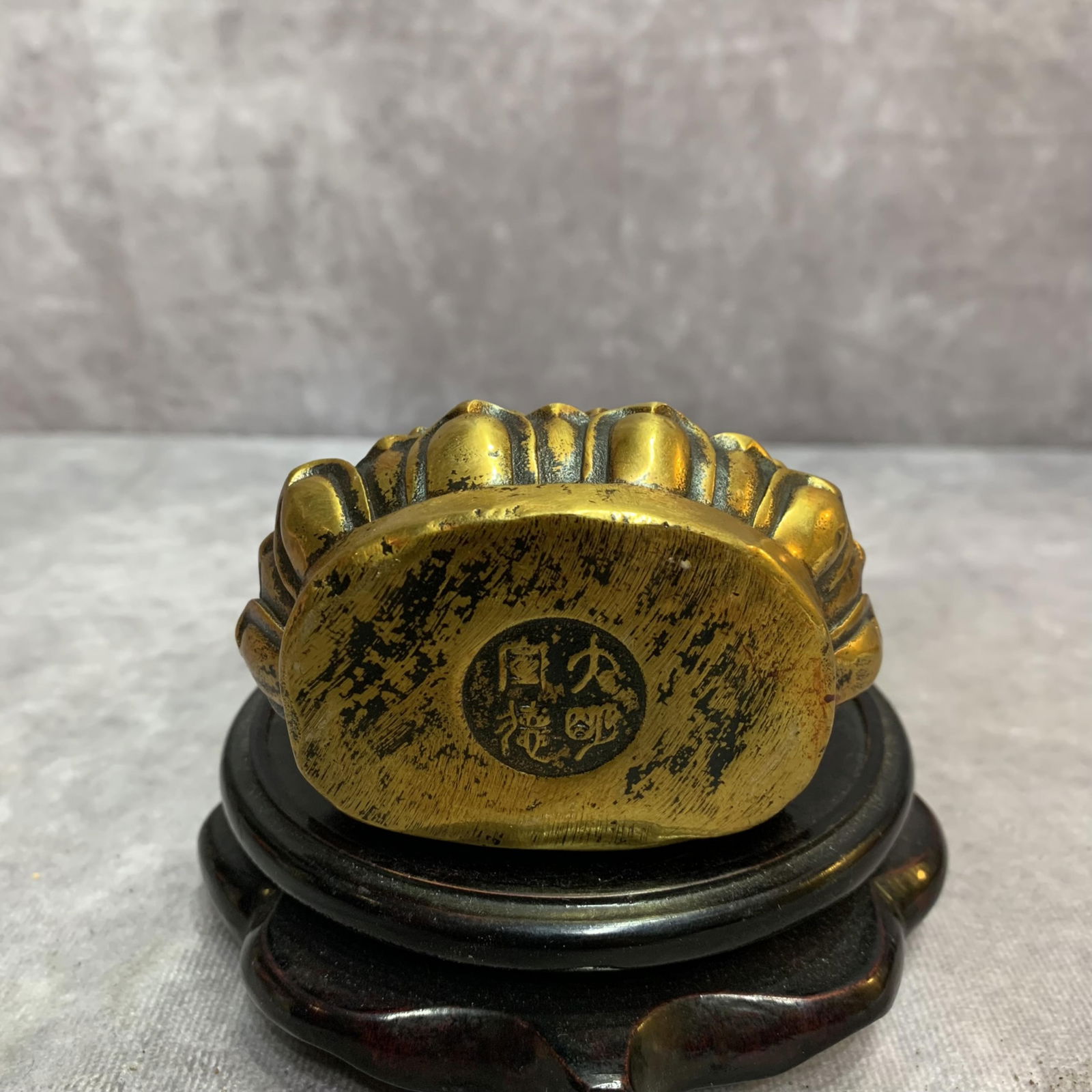 A SMALL BRONZE TATHAGATA STATUE - 7