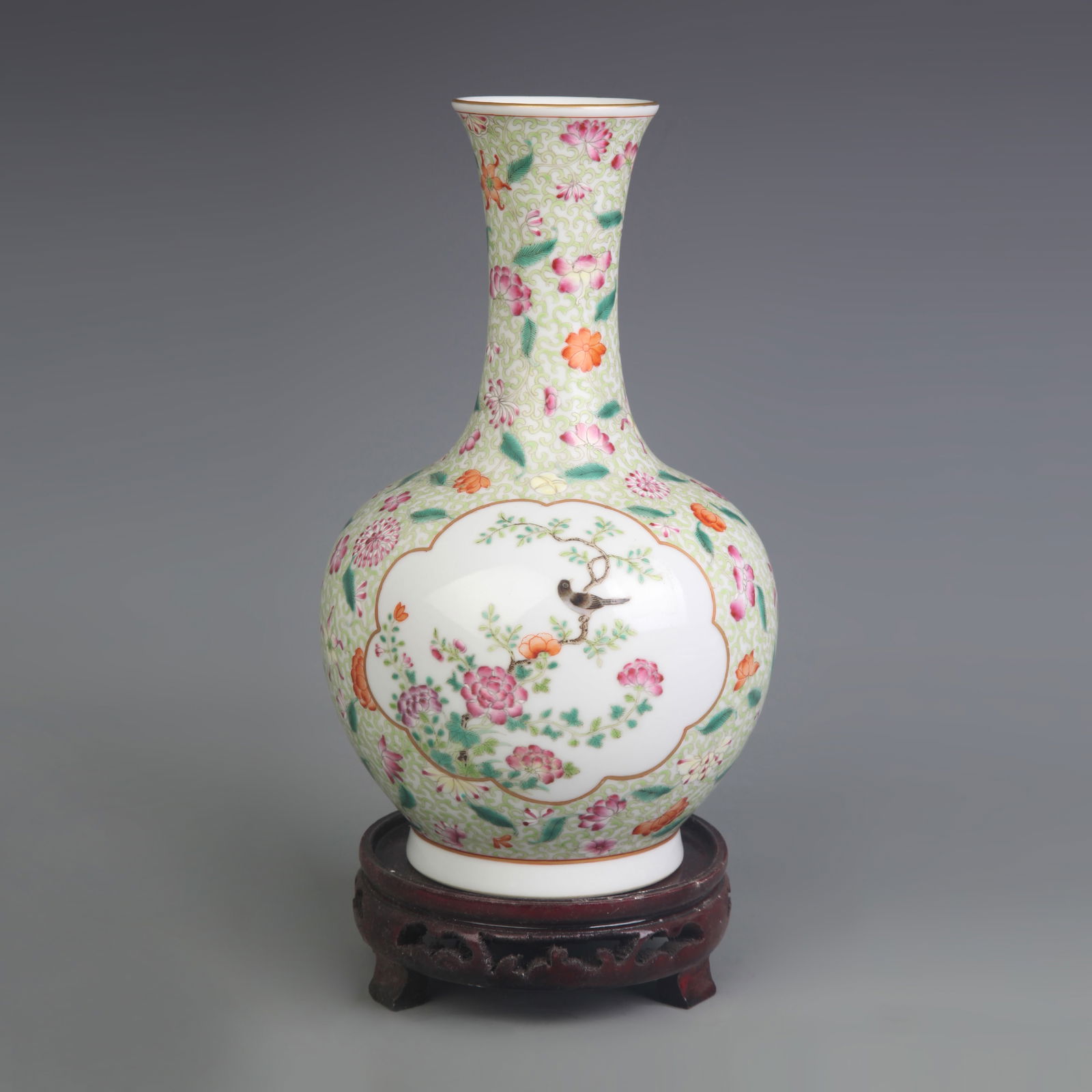 FAMILLE ROSE GLAZED FLOWER AND BIRD PATTERN GLOBE PORCELAIN VASE: Qing Dynasty, Diameter: 3.3 inch; Width: 5.0 inch; High: 9.0 inch