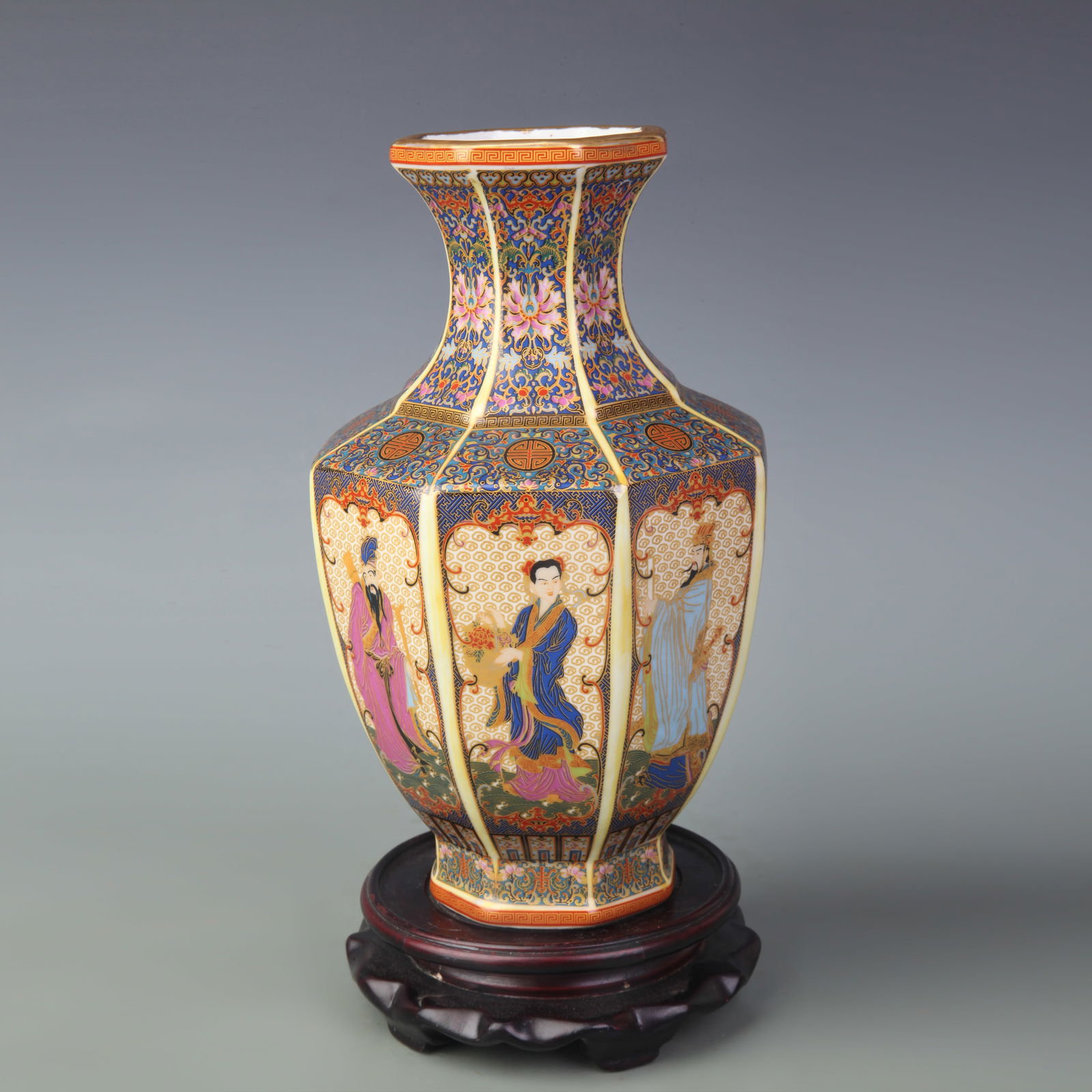 ENAMEL-COLOR CHARACTER PATTERN OCTAGONAL STYLE PORCELAIN VASE: Qing Dynasty Yong Zheng Period; High: 9.1 inch