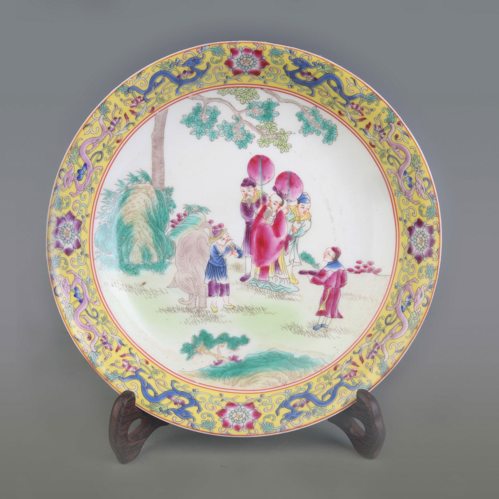 FAMILLE ROSE CHARACTER PATTERN PLATE: Qing Dynasty Yong Zheng Period; Diameter: 8.1 inch;