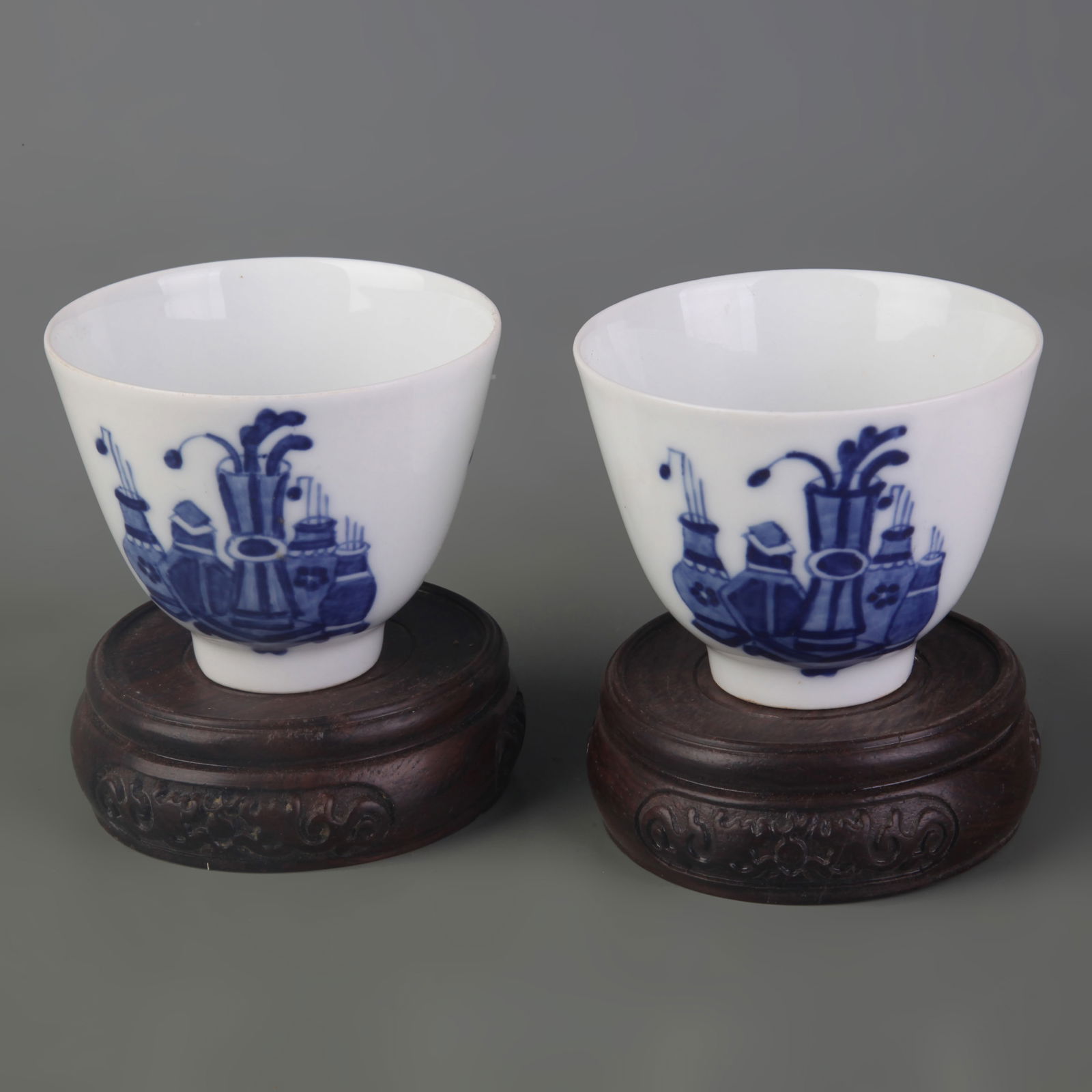 PAIR OF BLUE AND WHITE FLORAL PATTERN SMALL CUPS (1 of 6)