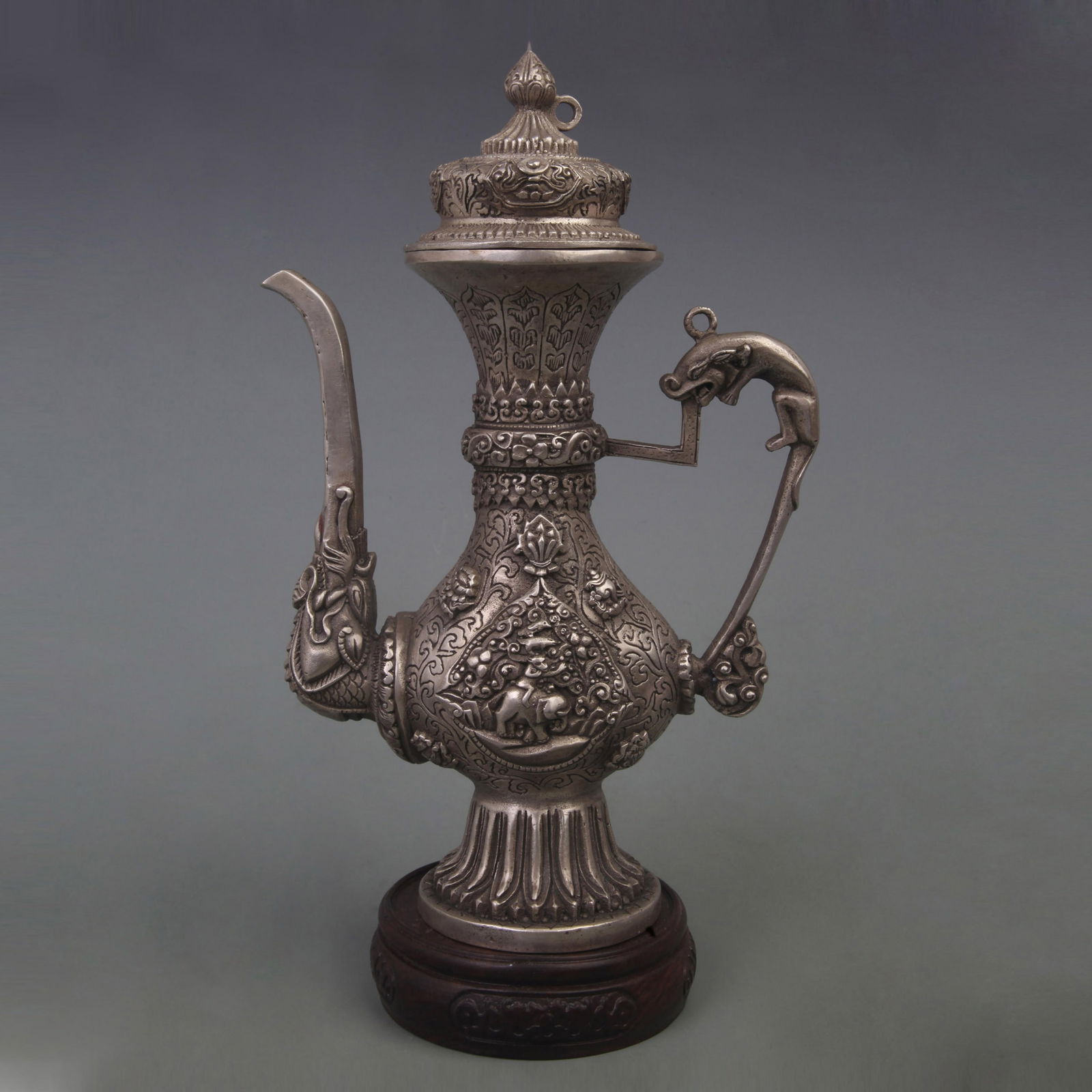 A FINELY CARVED WHITE BRONZE SWER: Qing Dynasty, Width: 6.5 inch; High: 11 inch;