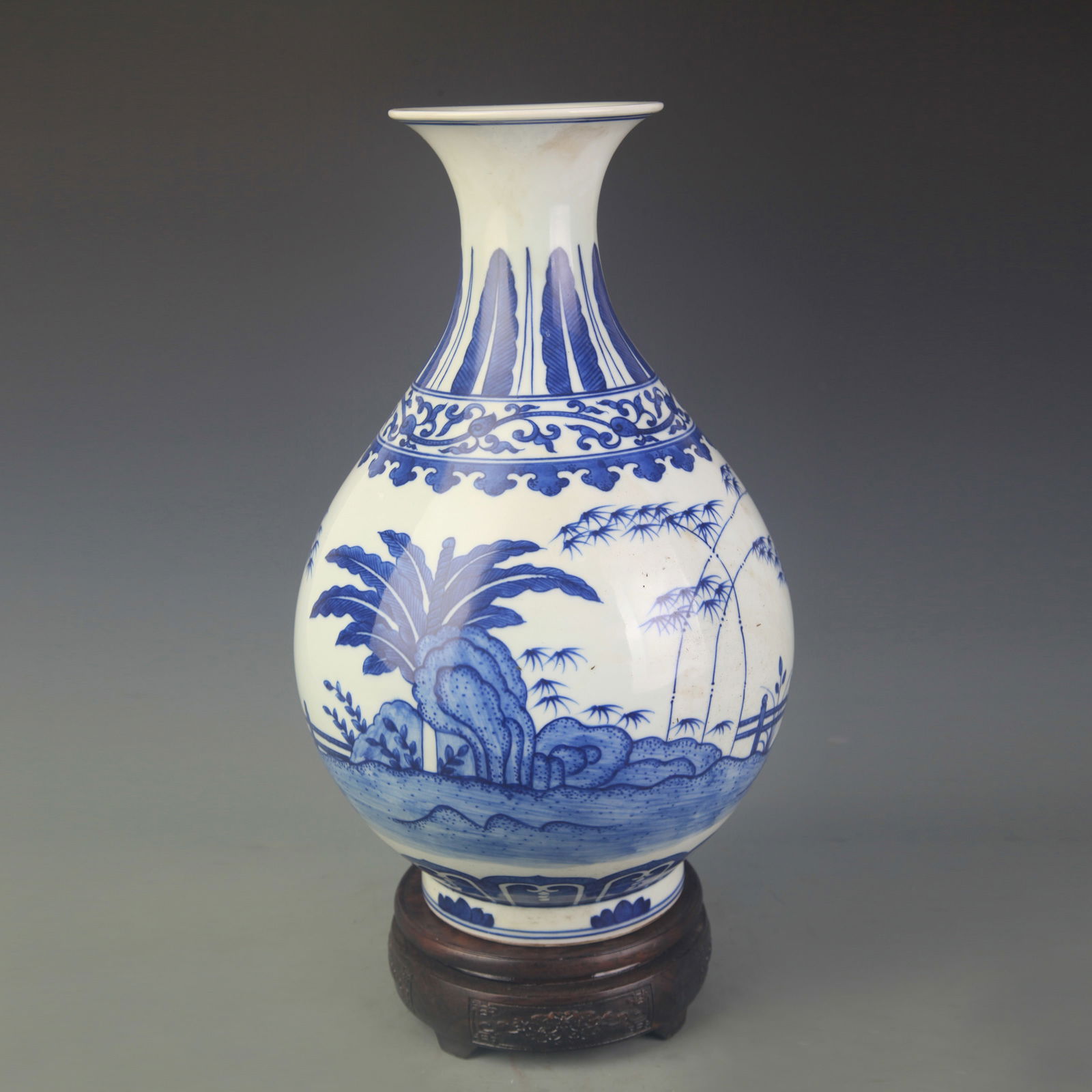 BLUE AND WHITE FINELY PAINTED YU HU CHUN BOTTLE: High: 13.25 inch; Diameter: 4.25 inch;
